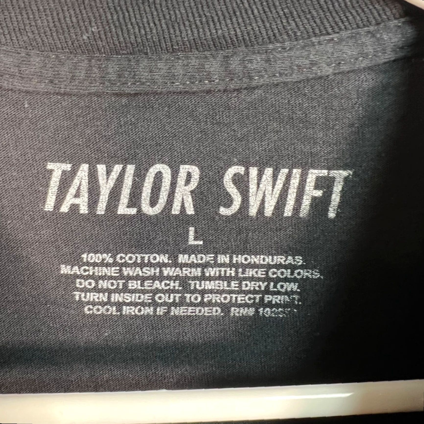 Vintage VINTAGE T Swift "I'm Feeling 2022" Black Long Sleeve T-Shirt Adult Large 100% Cotton Womens Size L / US 10 / IT 46 - 3 Thumbnail