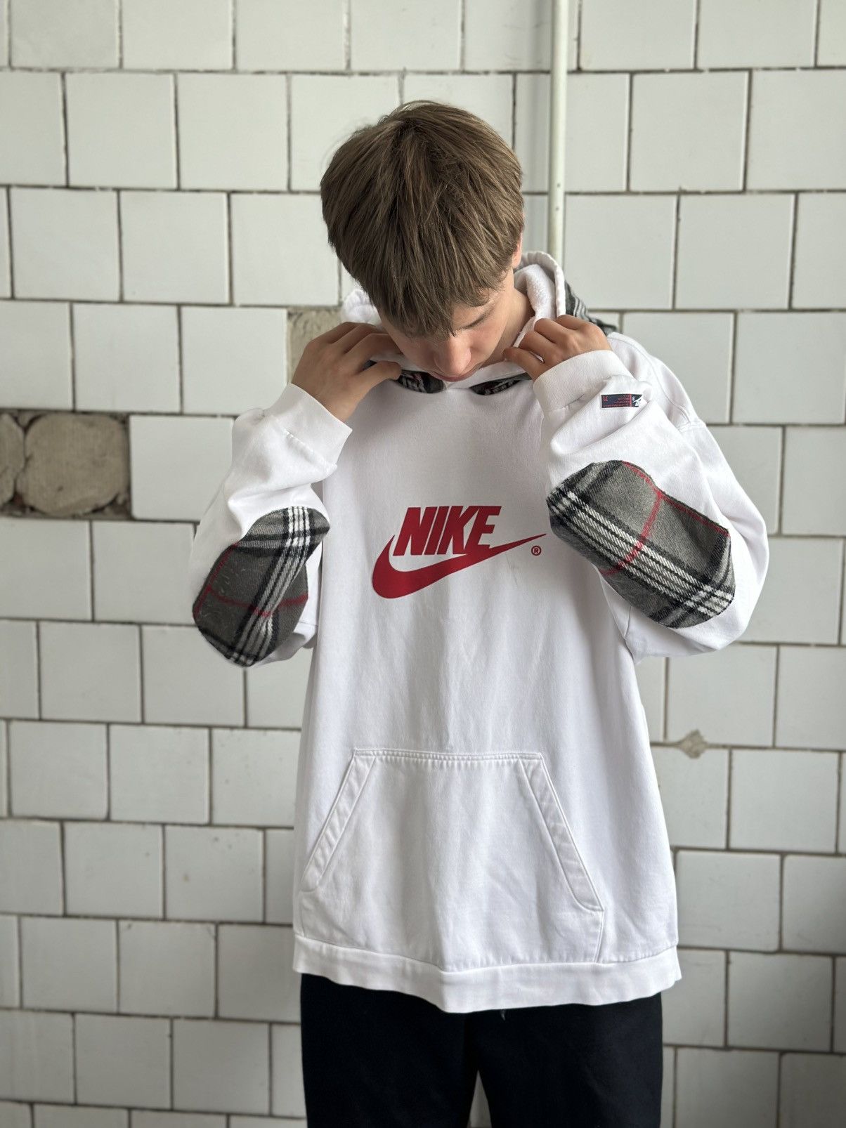 Japanese Brand × Nike Vintage Japanese Style Nike Custom Hoodie Big Logo Y2K 00s Size US XXL / EU 58 / 5 - 2 Thumbnail