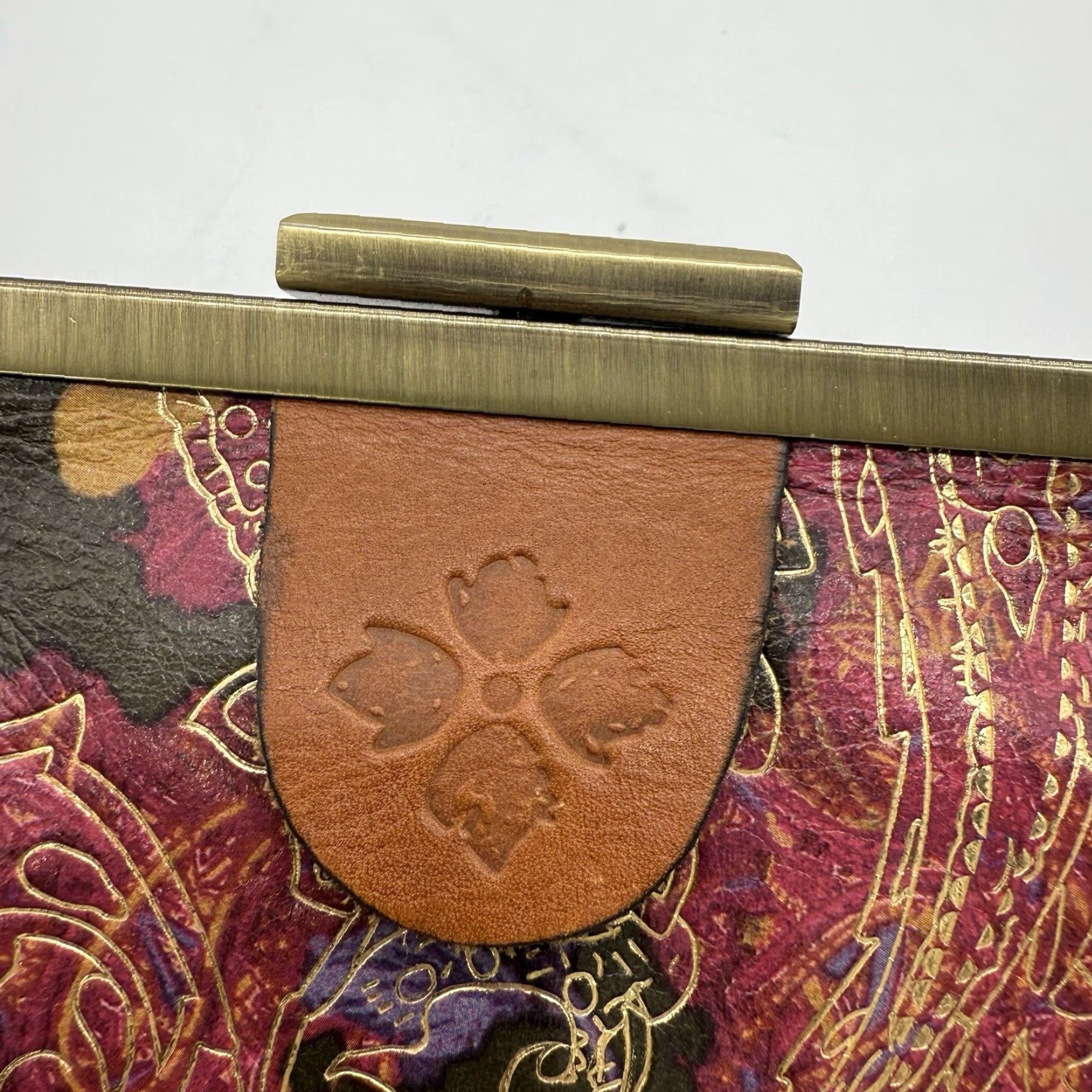 Patricia Nash VINTAGE Patricia Nash Clutch Bag Bag Clutch Women Medium Gold Leather Metallic Italian Framed Bag Georgia Athena Logo Bag Accessories Size ONE SIZE - 7 Thumbnail