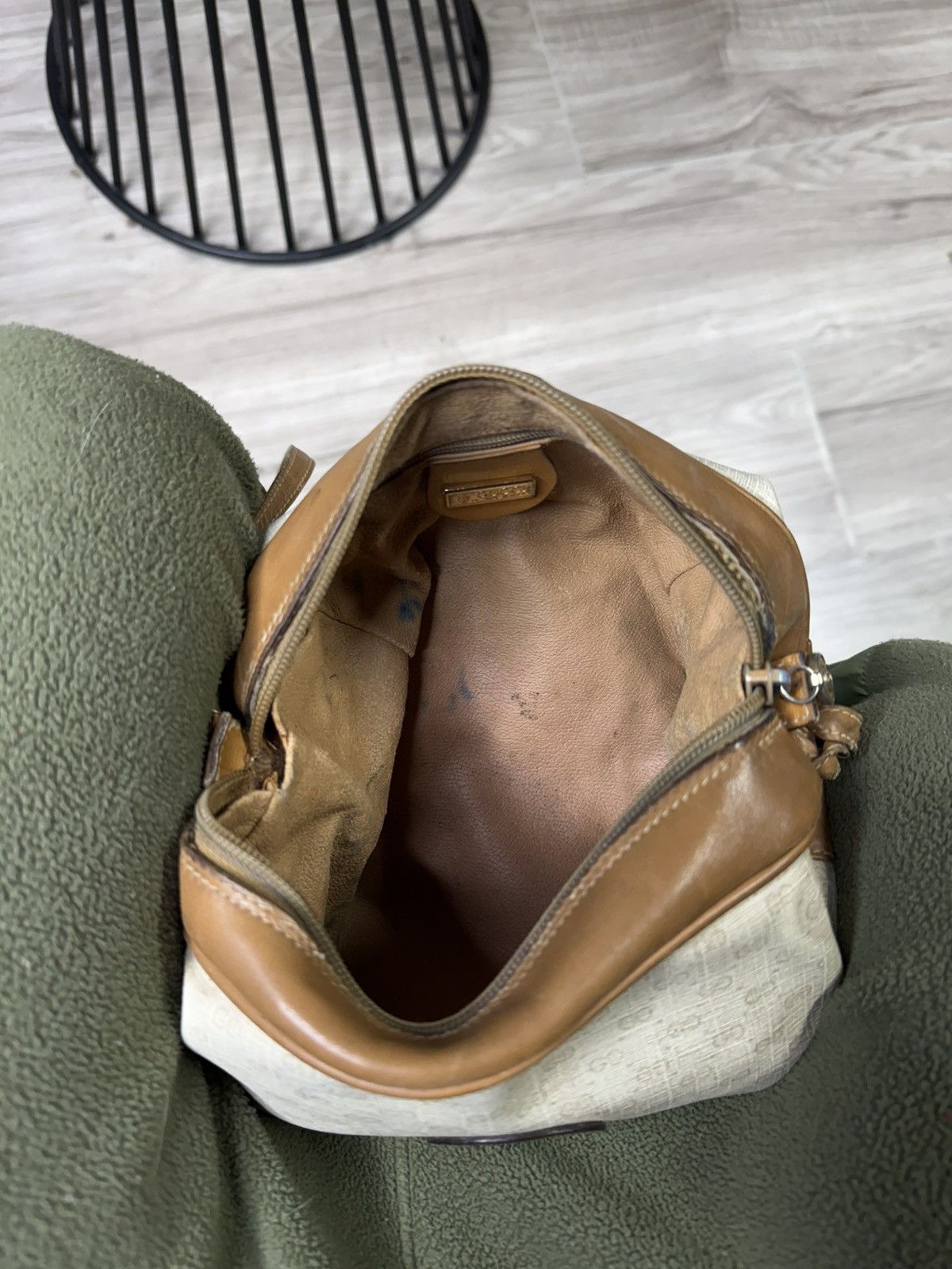 Gucci Gucci GG Monogram Crossbody Vtg Leather Sidebag Preowned Size ONE SIZE - 9 Thumbnail