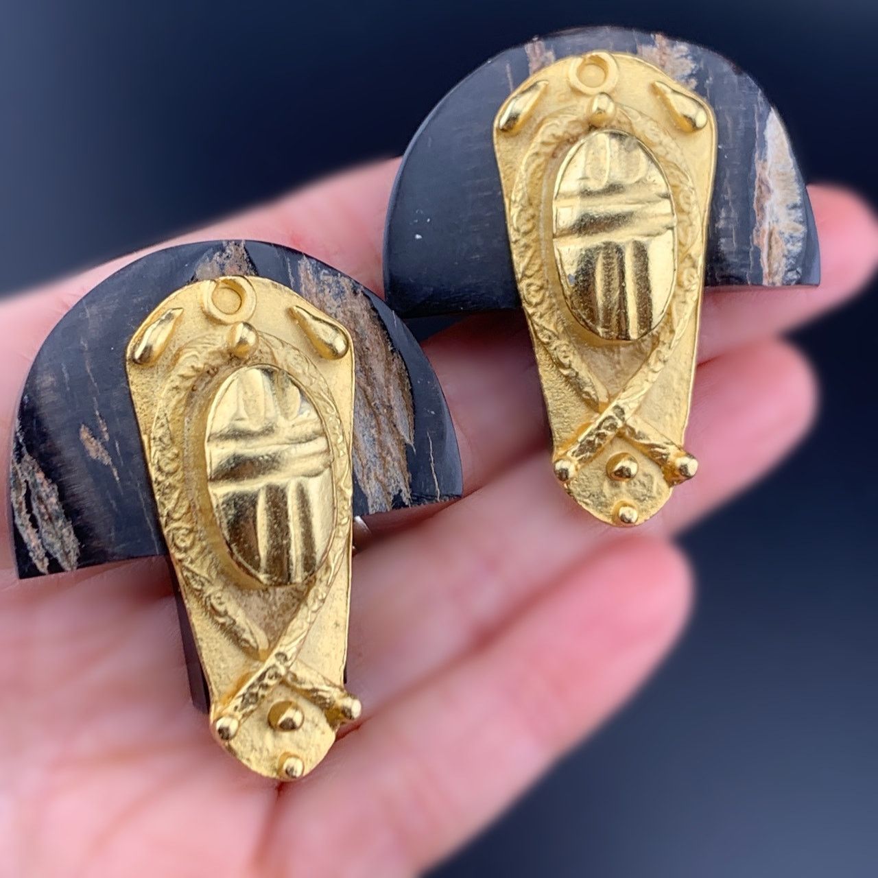 Vintage Vintage Gold Tone Brown Scarab Egyptian Necklace Earrings Size ONE SIZE - 3 Thumbnail