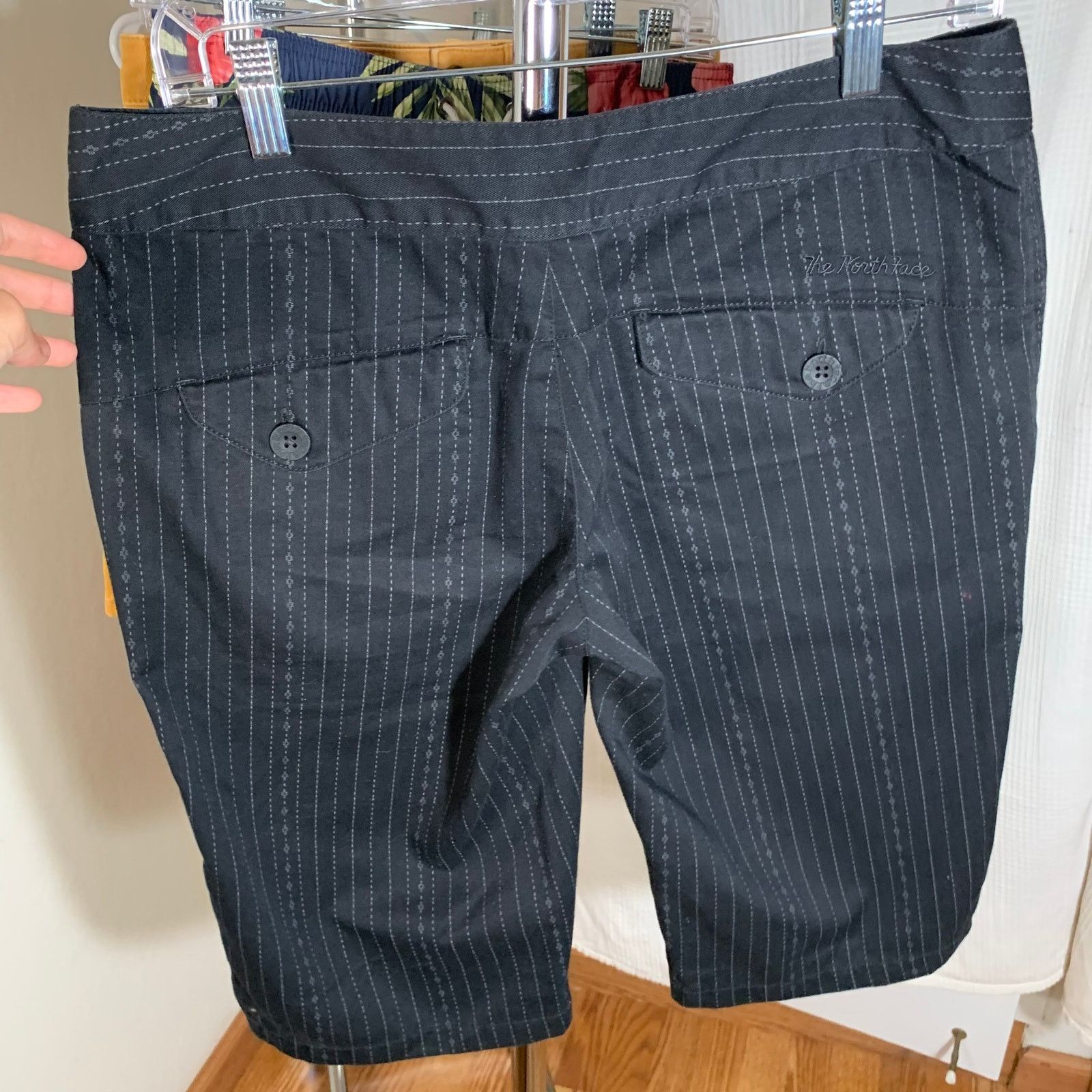 The North Face The North Face Women's Black Shorts Size 8 Size 30" / US 8 / IT 44 - 6 Thumbnail
