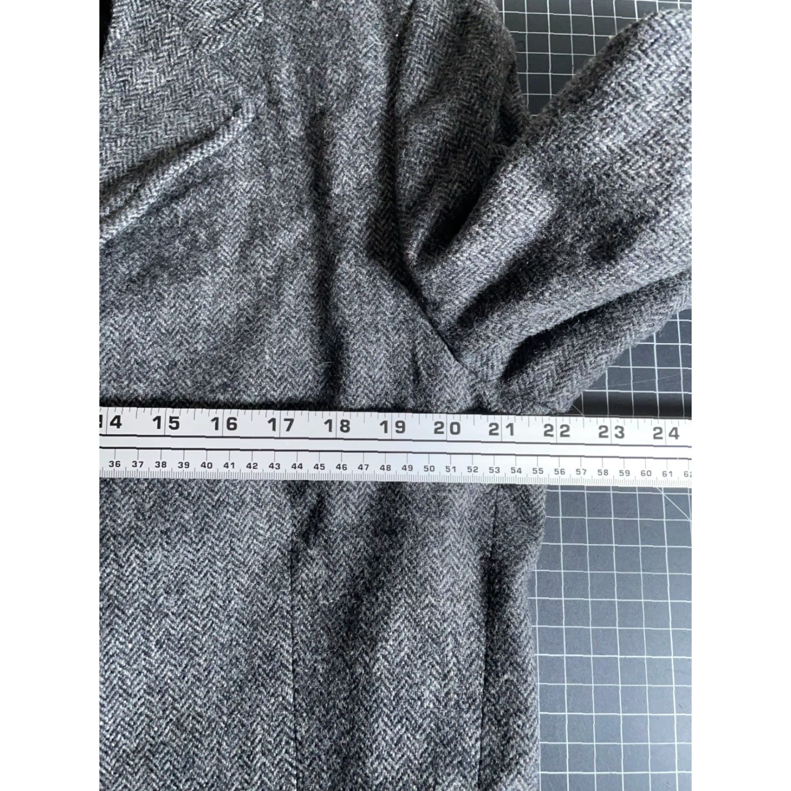 Vintage VINTAGE Pure Wool Herringbone Coat Men's 42 Gray Overcoat USA Made Classic Wool Overcoat Mens 42 Gray Herringbone Coat Long Size US XS / EU 42 / 0 - 5 Thumbnail