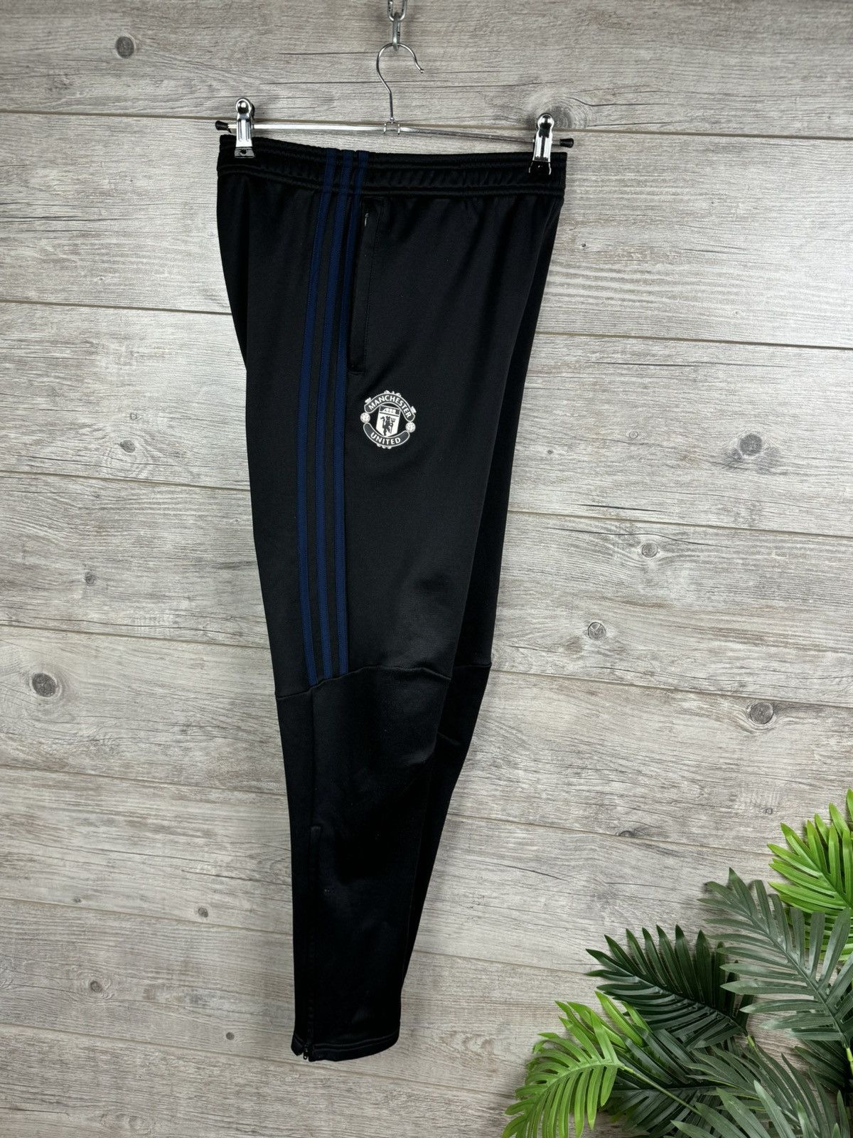 Adidas Manchester United Adidas Trousers Football size S Size US 30 / EU 46 - 7 Thumbnail