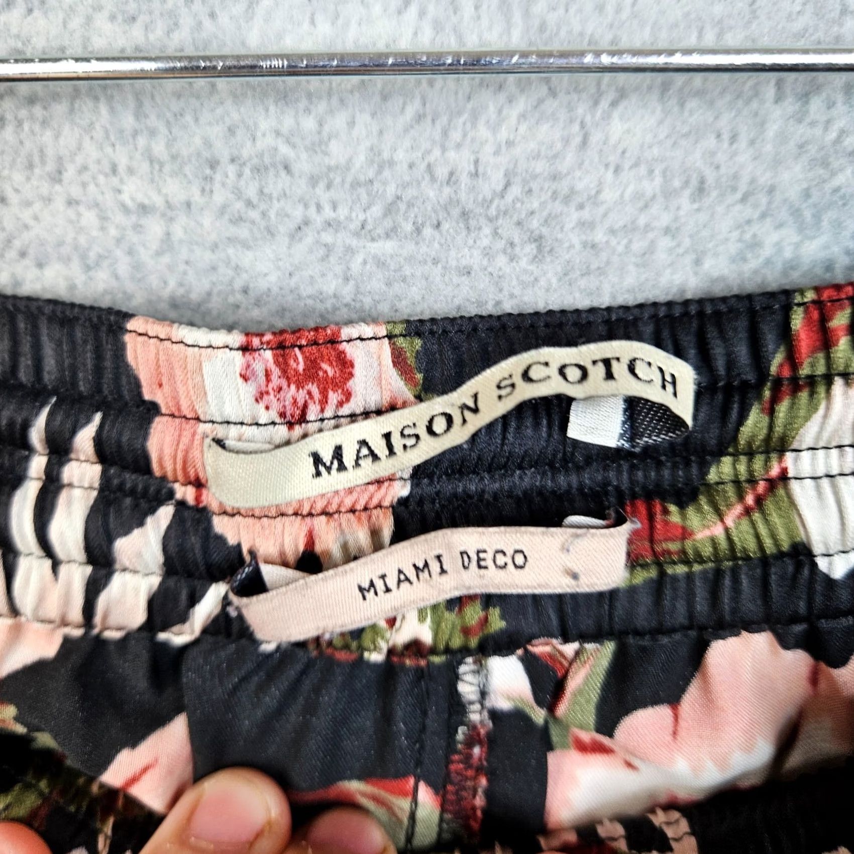 Maison Scotch Maison Scotch Miamo Deco Black Floral Printed Pull On Casual Pants Regular XS? No, Size 3 Womens Pants Size 26" / US 2 / IT 38 - 2 Thumbnail