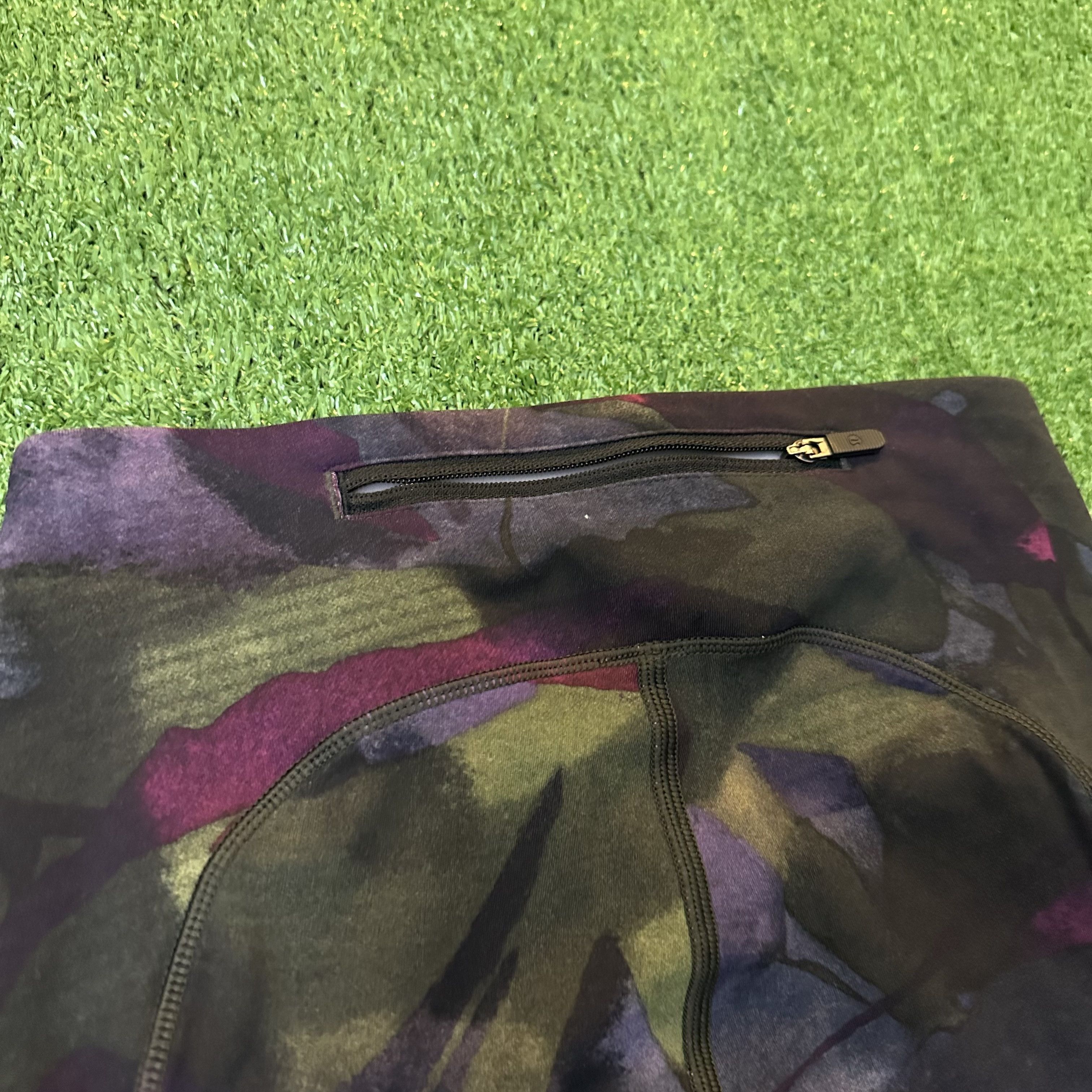 Lululemon Women's Black/Camo LuluLemon Leggings Size 26" / US 2 / IT 38 - 8 Thumbnail