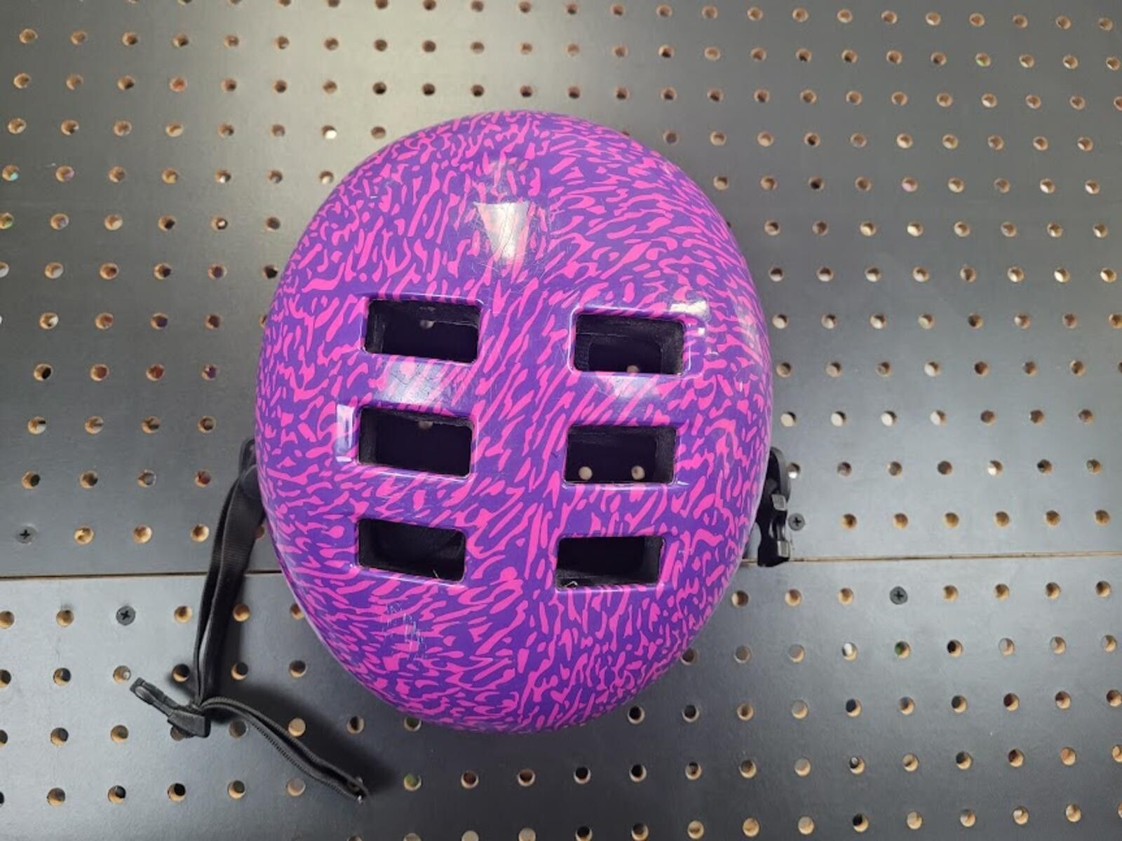 Unknown London Purple helmet with minor signs of use. Turtle not included. Size ONE SIZE - 6 Thumbnail