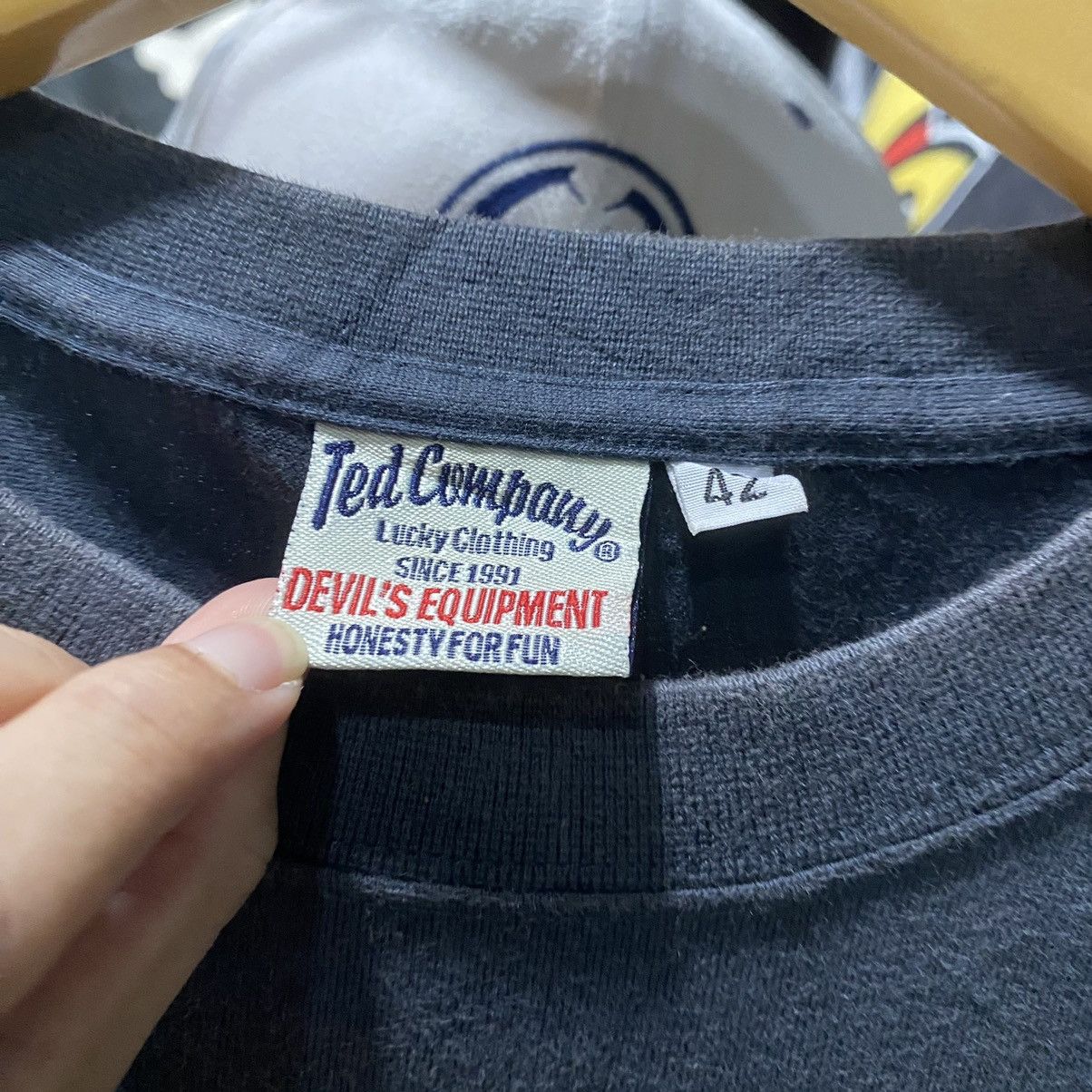 Japanese Brand Rare!! Tedman Company " Red Devils " Perfect Faded Tshirt Size US L / EU 52-54 / 3 - 10 Thumbnail