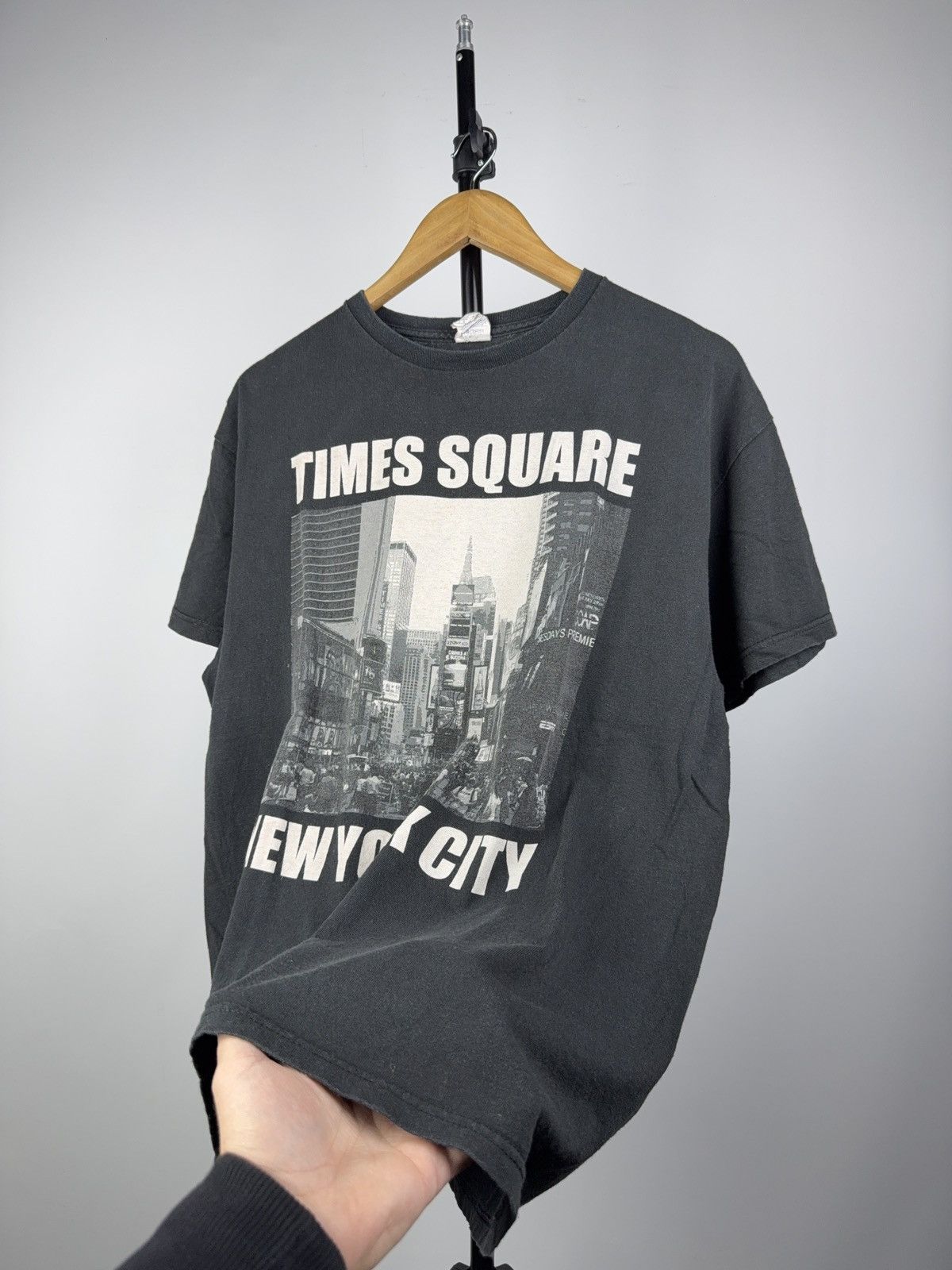 Vintage Vintage 00s Times Square NYC Graphic Tee Y2K Big Logo Style Size US L / EU 52-54 / 3 - 4 Thumbnail