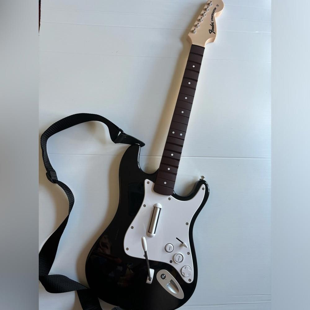 Fender Rock Band 4 PS4 Wireless Fender Stratocaster Guitar Controll Size ONE SIZE - 1 Thumbnail