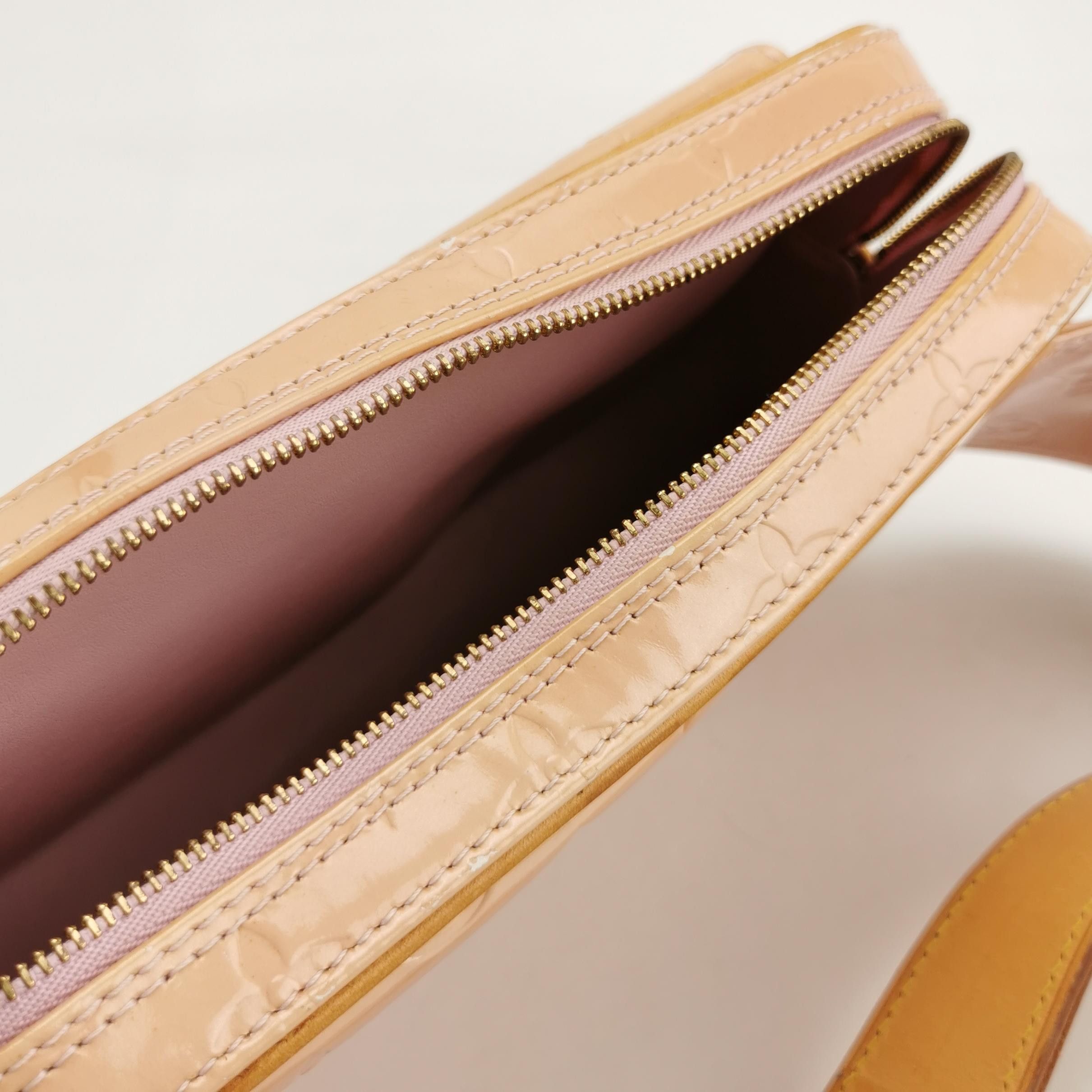 Louis Vuitton Louis Vuitton (LV) Antique Leather Embossed Waist Bag and C Size ONE SIZE - 1 Thumbnail