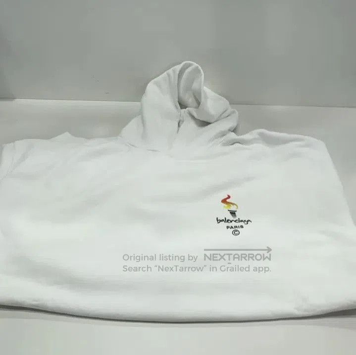 Balenciaga Balenciaga White Long Sleeve Hoodie with Logo. Size US S / EU 44-46 / 1 - 6 Thumbnail