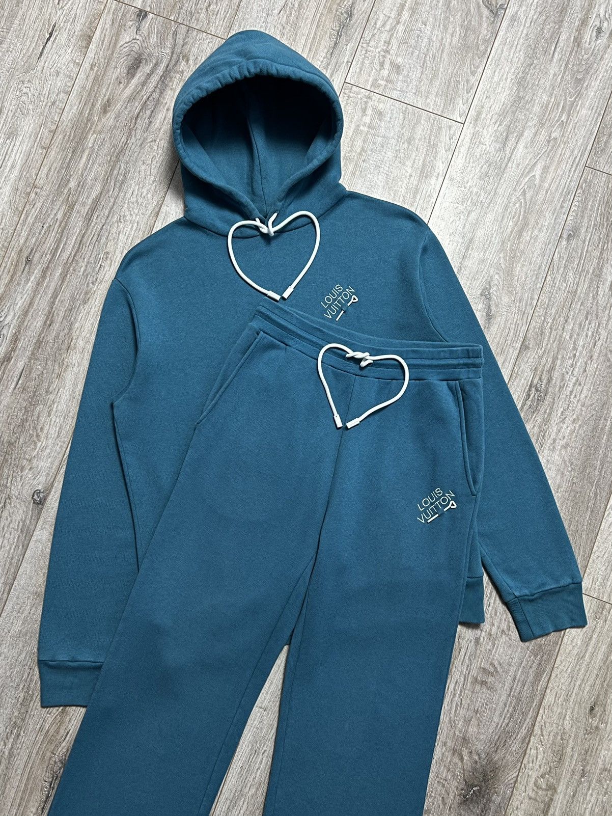 Louis Vuitton LOUIS VUITTON Sweatsuit LV Signature Logo Hoodie/Pants Set Size US S / EU 44-46 / 1 - 2 Thumbnail