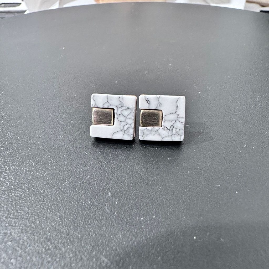 The Unbranded Brand Women's Unbranded White Gold Square Earrings Size ONE SIZE - 1 Thumbnail