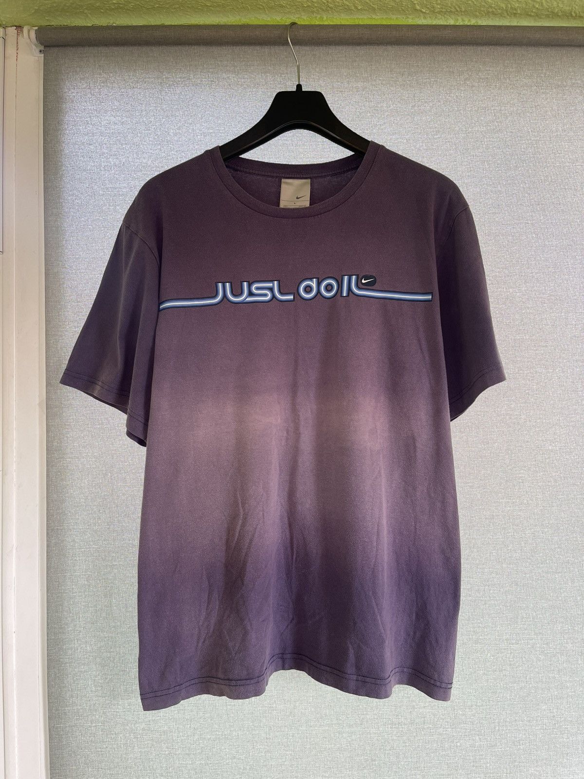 Nike × Vintage Vintage 1990S Oversized Sun Faded Thrashed Nike T-Shirt Size US L / EU 52-54 / 3 - 1 Thumbnail