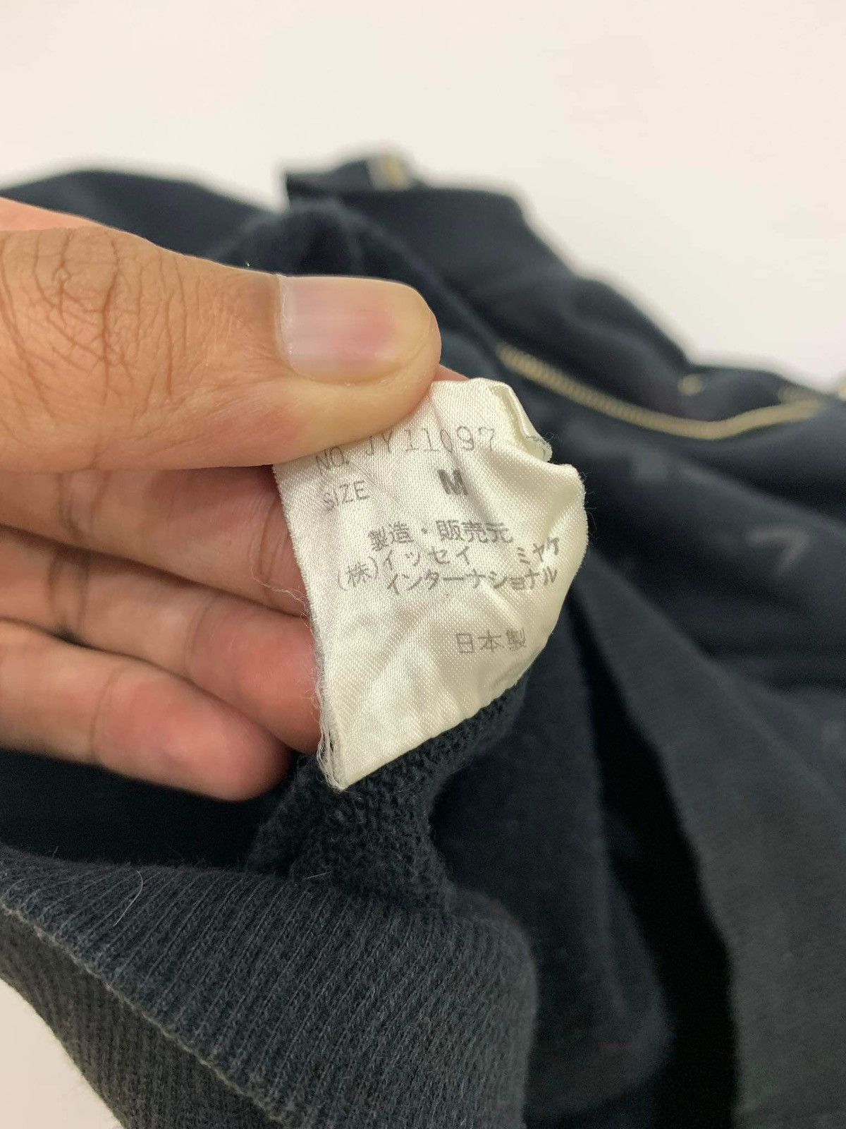 Issey Miyake Issey Miyake Printemps été 1987’ Staff Longsleeve Sweater Size US L / EU 52-54 / 3 - 5 Thumbnail