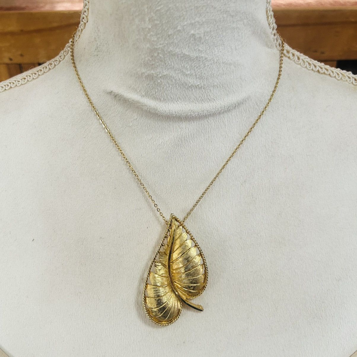 Vintage Vintage 60s B.S.K. gold di-cut textured leaf brooch Size ONE SIZE - 2 Thumbnail