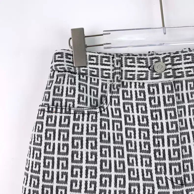 Givenchy Givenchy Color Blocked Logo Letter Jacquard Full Print Cas Size US 28 / EU 44 - 3 Thumbnail