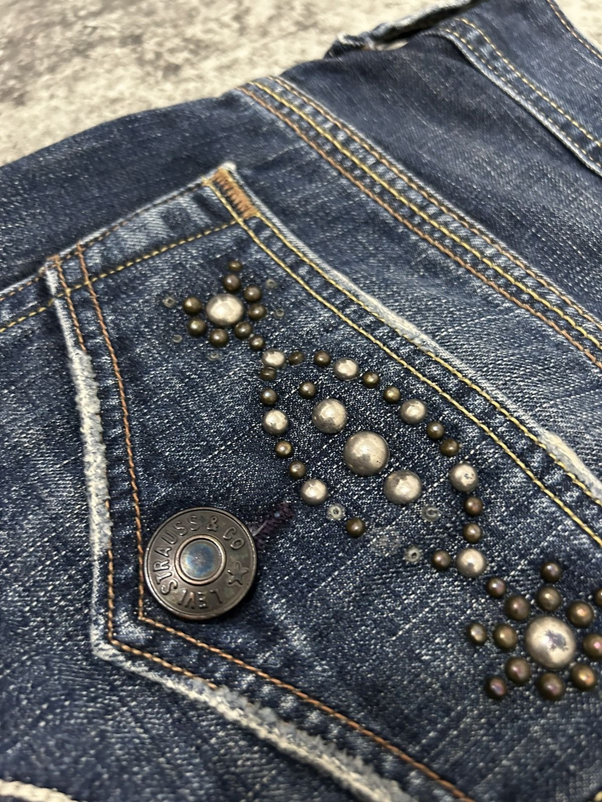 Levi's 90s Levis 507 Vintage Y2K Boot Cut Retro Denim Pants Size US 36 / EU 52 - 10 Thumbnail