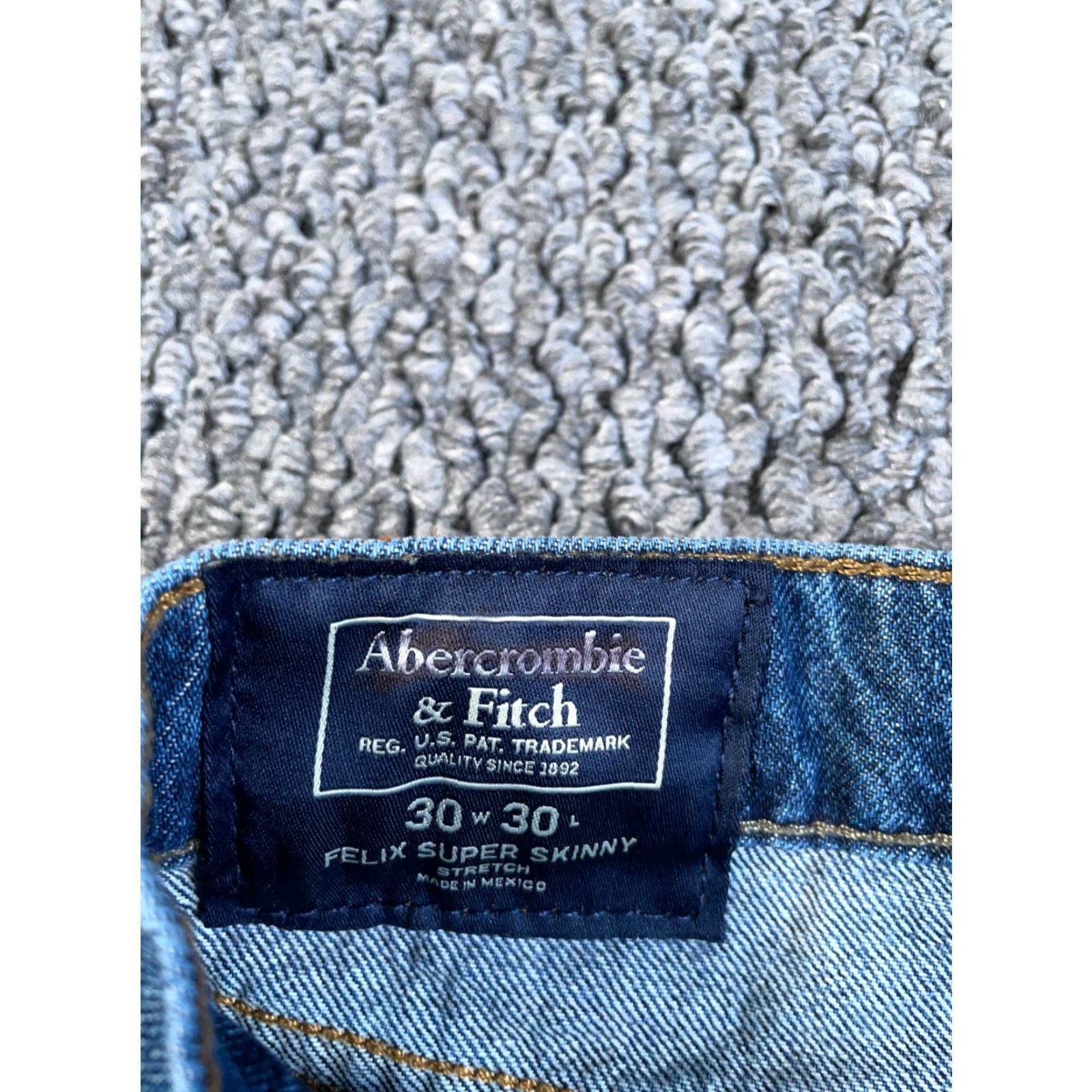 Abercrombie & Fitch VINTAGE Abercrombie & Fitch Jeans Slim 30 x 28 Blue Denim Striped 90s Hipster Mens Jeans (5-Pocket) Short Version: 30 in Inseam 28 in Size US 30 / EU 46 - 3 Thumbnail