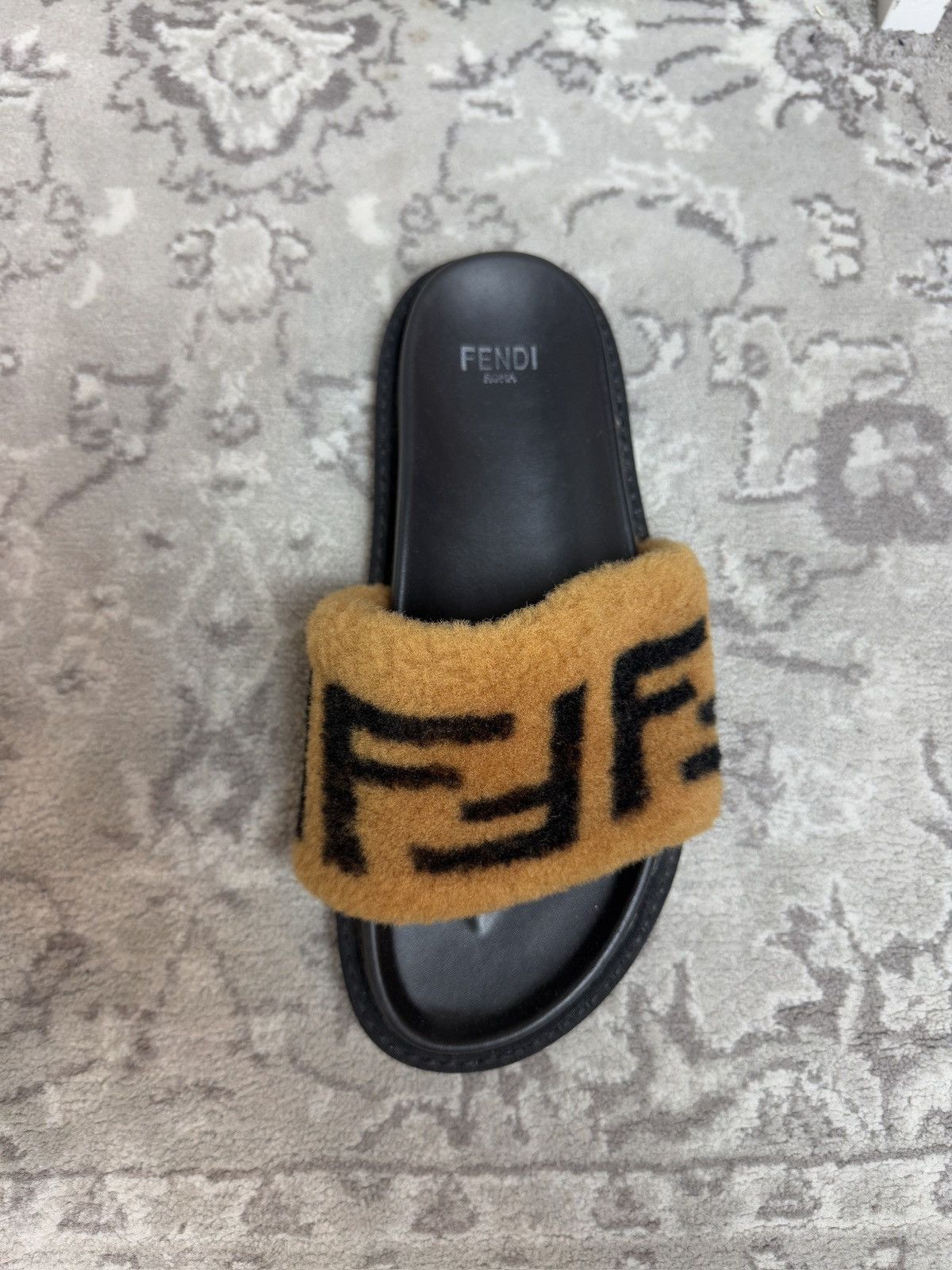 Designer × Fendi Fendi faux fur slippers flip flops US8 designer luxury classy Size US 8 / IT 38 - 3 Thumbnail