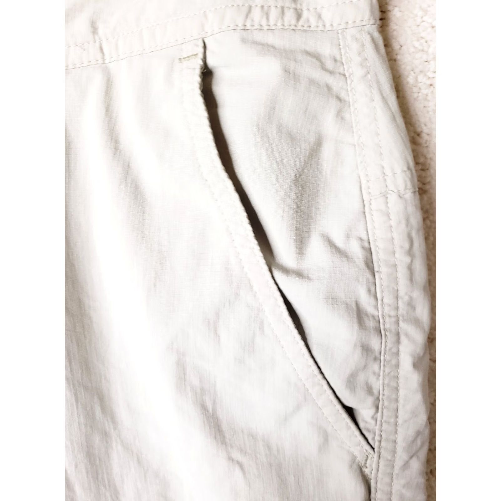 Vintage COLUMBIA Women's Size 16 Khaki Nylon 8" Inseam Cargo Shorts Omni-Shade Beige Size 38" / US 16 / IT 52 - 5 Thumbnail