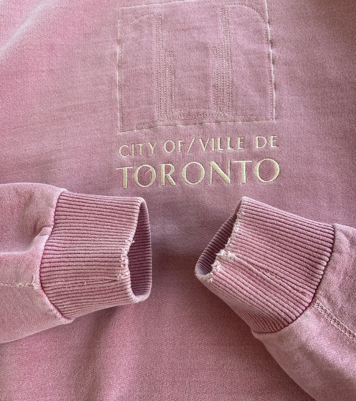 Vintage Vintage 90s Canadian Classic Toronto Sweatshirt Size US M / EU 48-50 / 2 - 10 Thumbnail