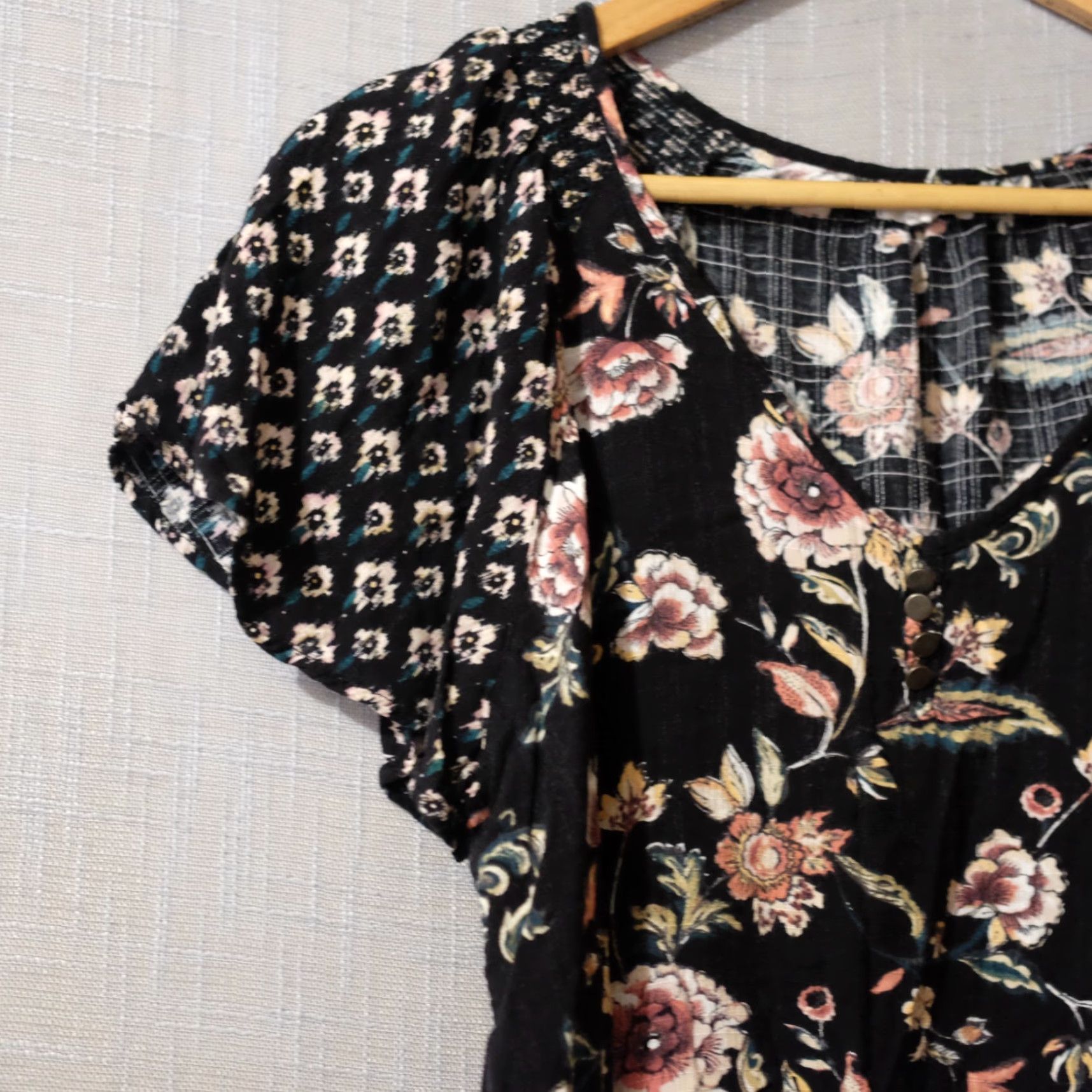 Vintage Maurices Top Floral Pullover Smocked Super Soft V-Neck Womens L Black Shirt Size L / US 10 / IT 46 - 2 Thumbnail