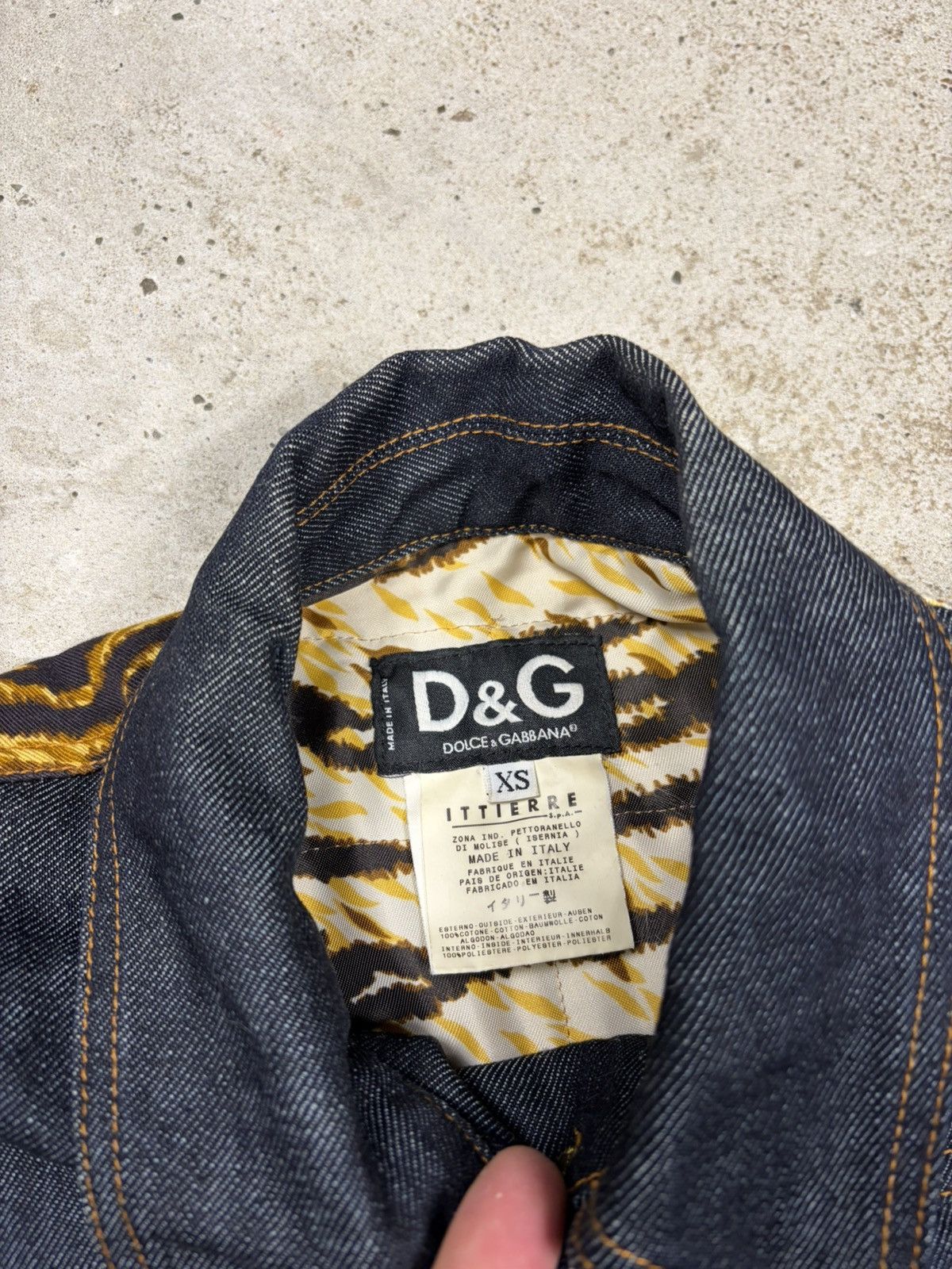 Dolce & Gabbana 2000s Dolce & Gabbana Hybrid Denim & Tiger Print Jacket Size XS / US 0-2 / IT 36-38 - 8 Thumbnail