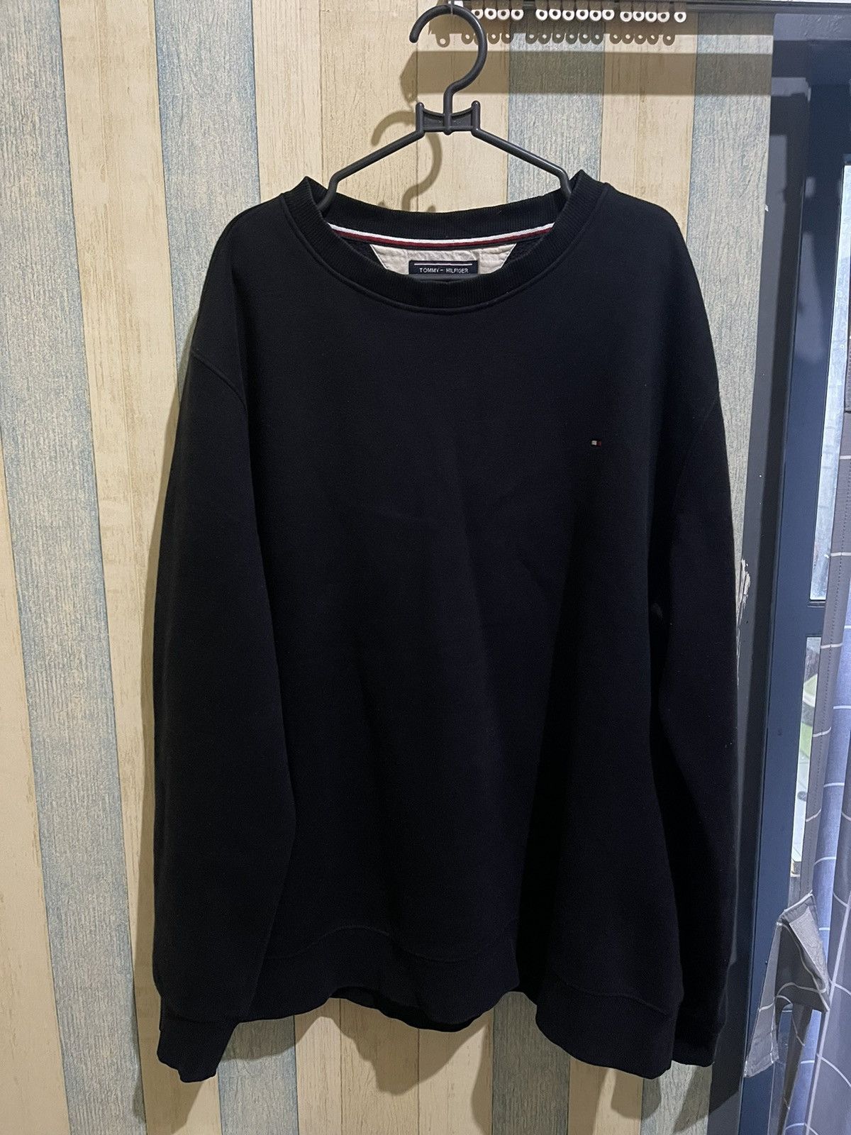 Tommy Hilfiger TOMMY HILFIGER tiny logo black Sweatshirt Size US XL / EU 56 / 4 - 2 Thumbnail
