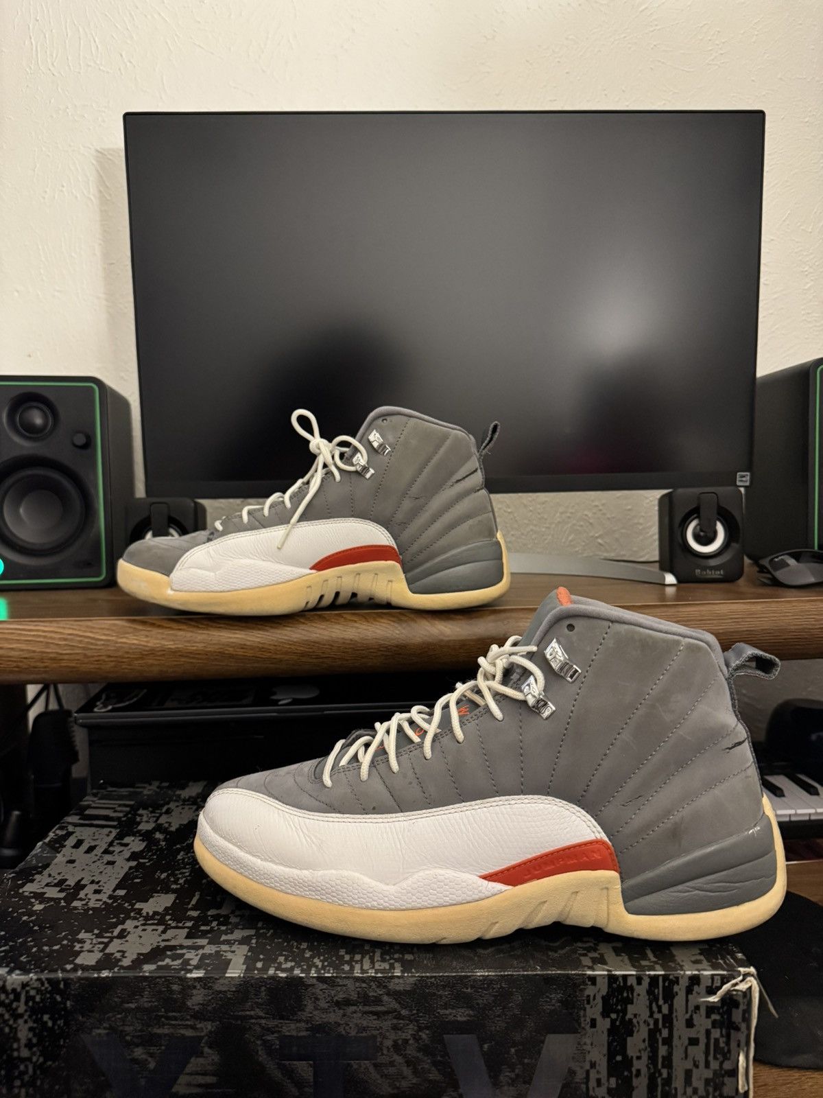 Jordan Brand Jordan 12 Size US 11 / EU 44 - 2 Thumbnail