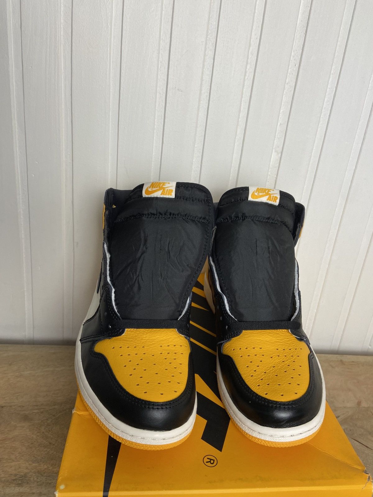 Jordan Brand New Jordan 1 Retro High "Taxi" Authentic Size 11US Size US 11 / EU 44 - 2 Thumbnail