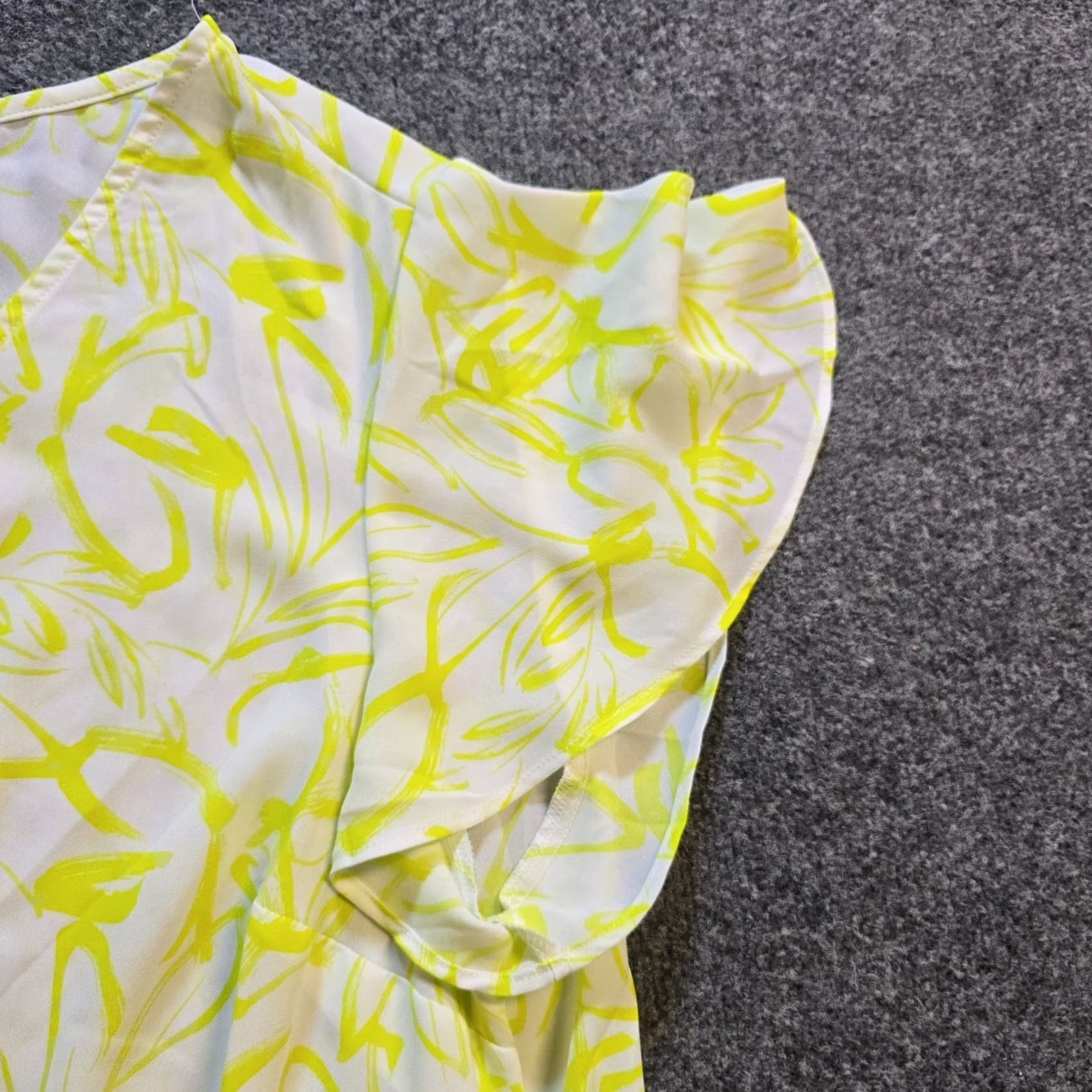 Torrid Torrid Top Womens 3X White Green V Neck Peplum Short Sleeve Sheer Casual Blouse Size XXL / US 16-18 / IT 52-54 - 3 Thumbnail