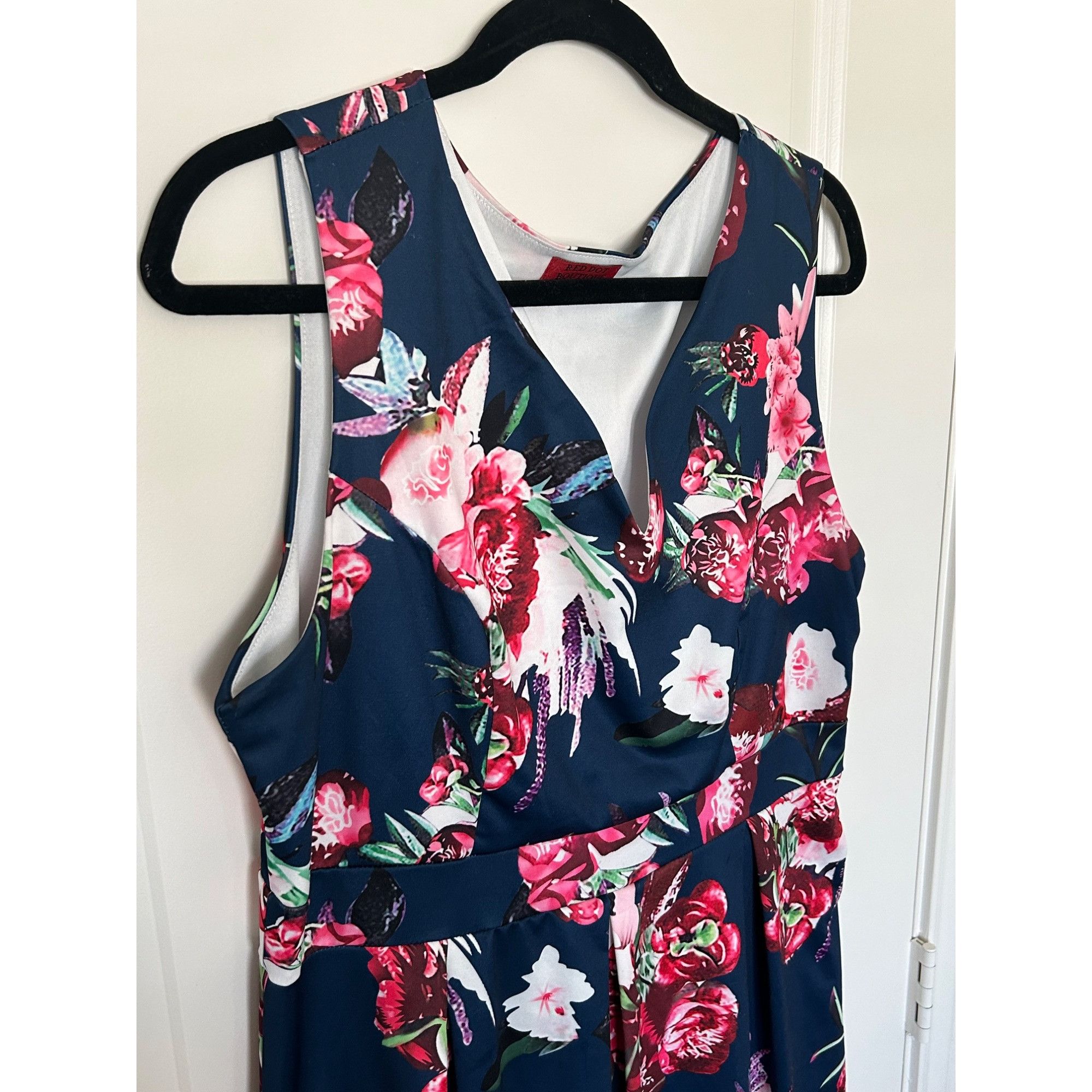 Other Sleeveless V-neck stretchy hi low floral dress Size 1X Size XL / US 12-14 / IT 48-50 - 7 Thumbnail