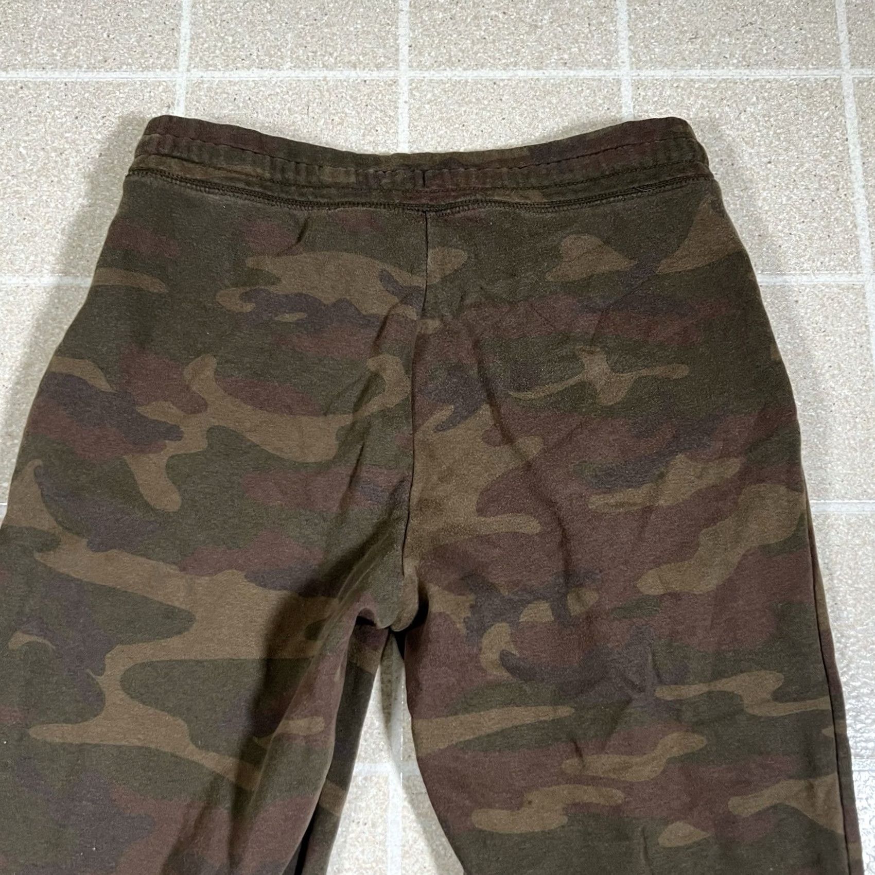 Gap VINTAGE GAP Sweatpants Mens Small Brown Camouflage Fleece Drawstring Joggers Tapered Logo Short? Size US 29 - 3 Thumbnail