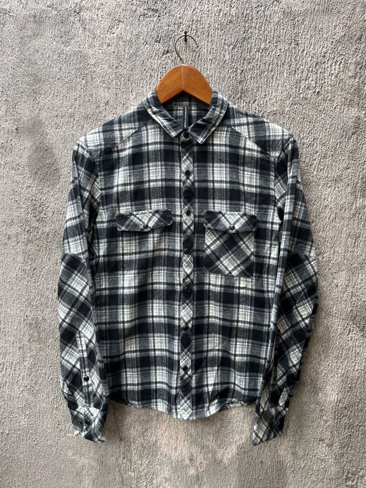 Neil Barrett Neil Barrett Wool Shirt Size XS / US 0-2 / IT 36-38 - 1 Thumbnail