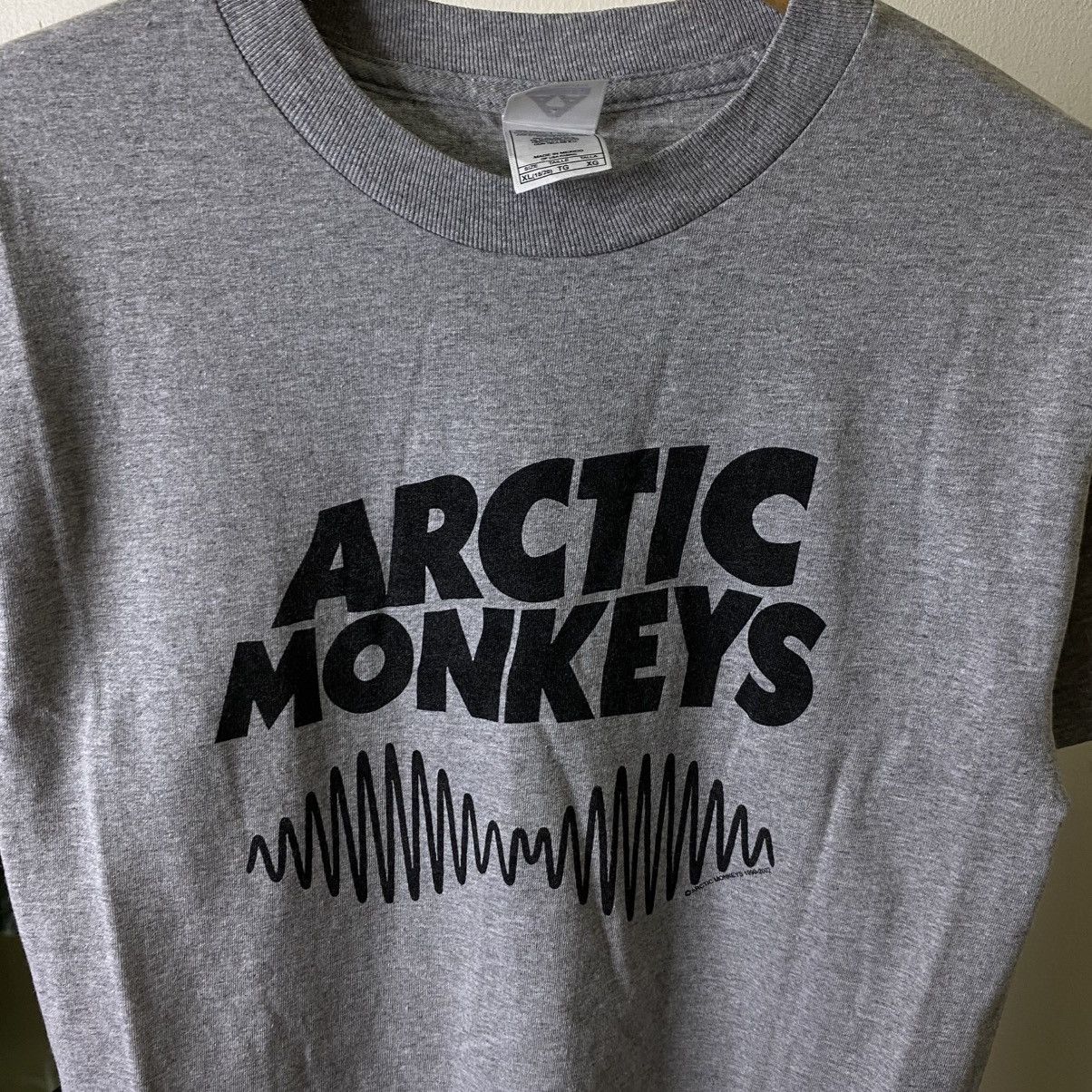 Band Tees Vintage 2000s Arctic Monkey English Rock Band T Shirt Size US M / EU 48-50 / 2 - 2 Thumbnail