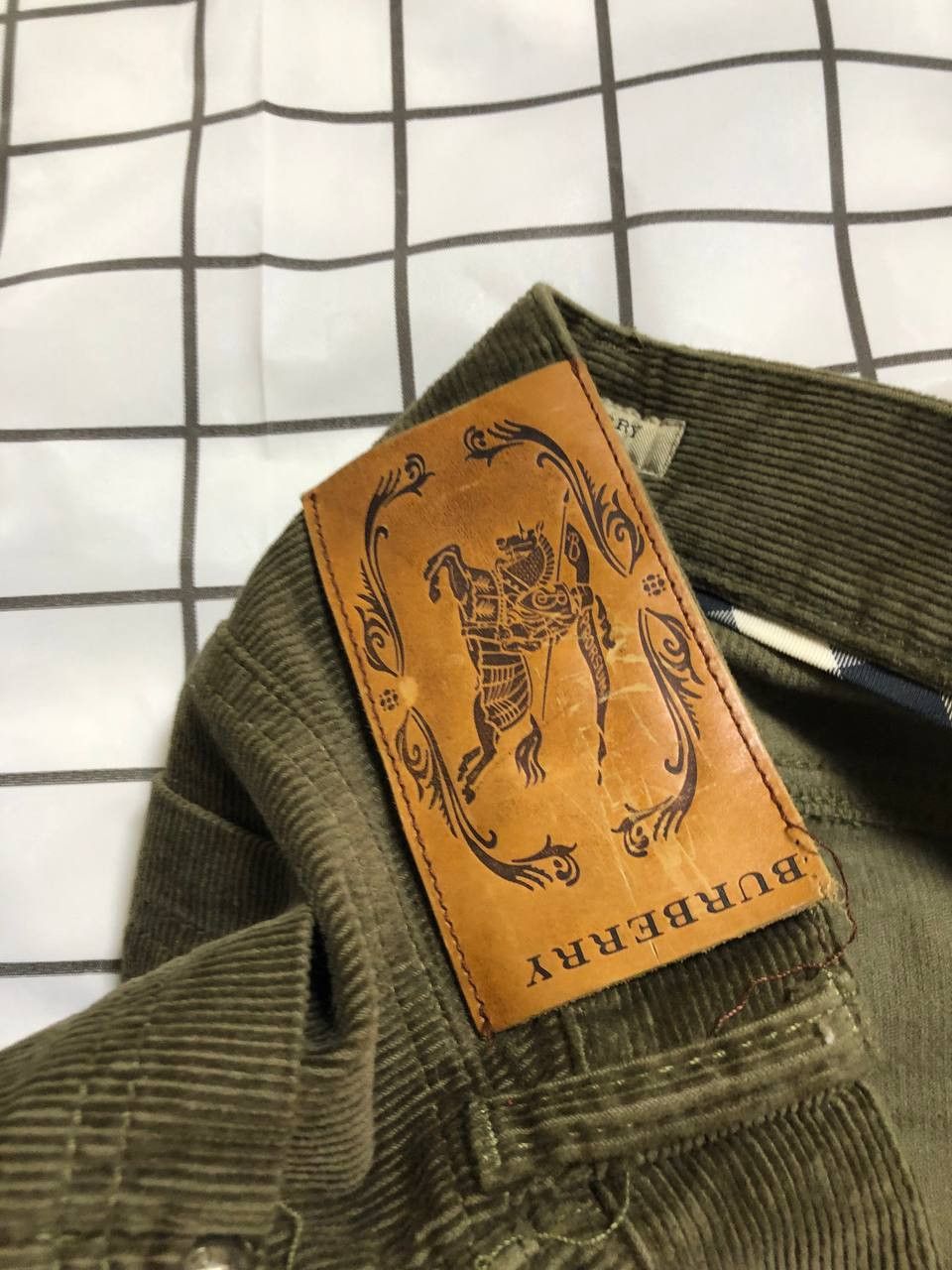 Burberry Burberry Corduroy Tan Pants Trousers made in Italy Size 27" / US 4 / IT 40 - 14 Thumbnail