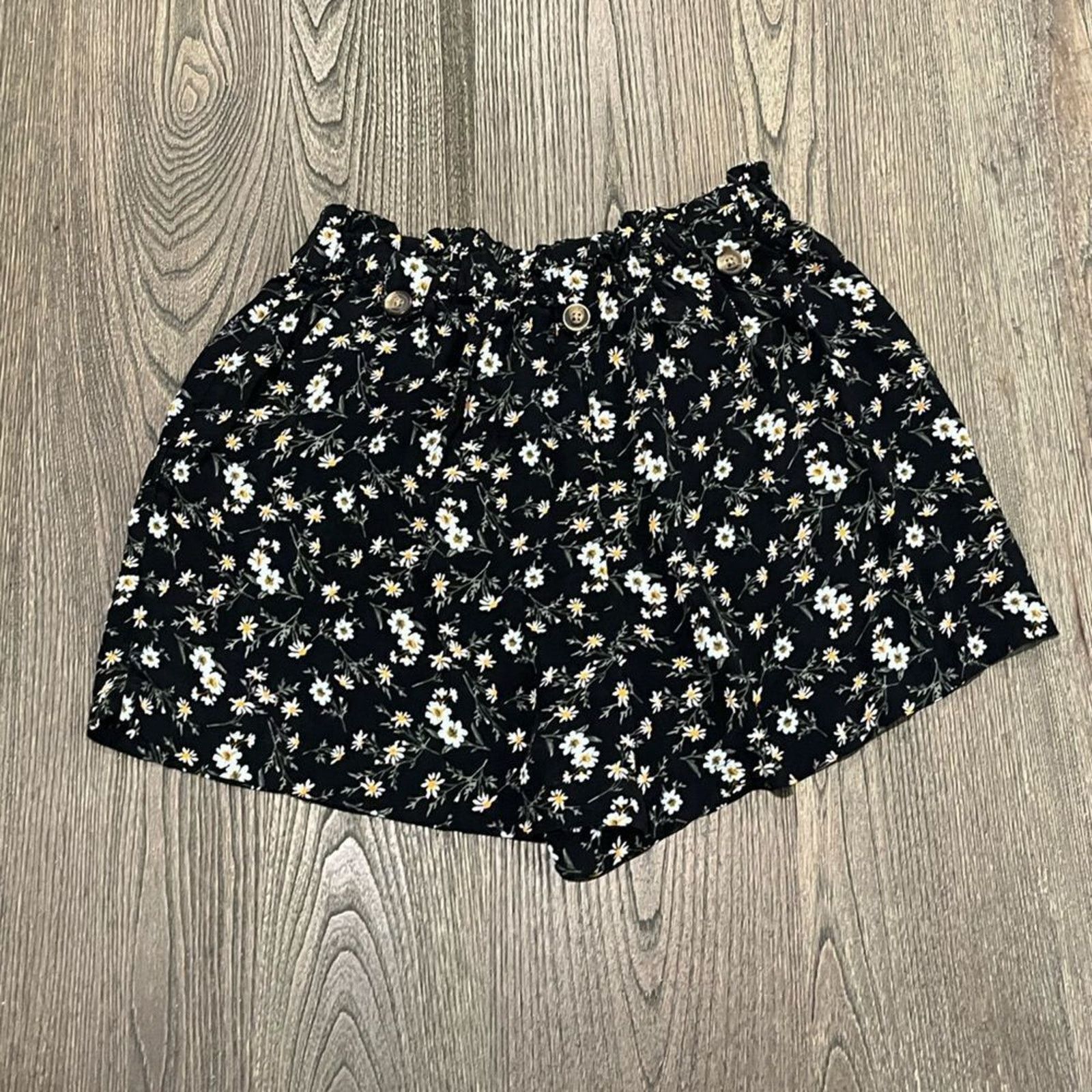 American Eagle Outfitters American Eagle Paperbag Shorts Floral Pockets Black M Size 28" / US 6 / IT 42 - 5 Thumbnail