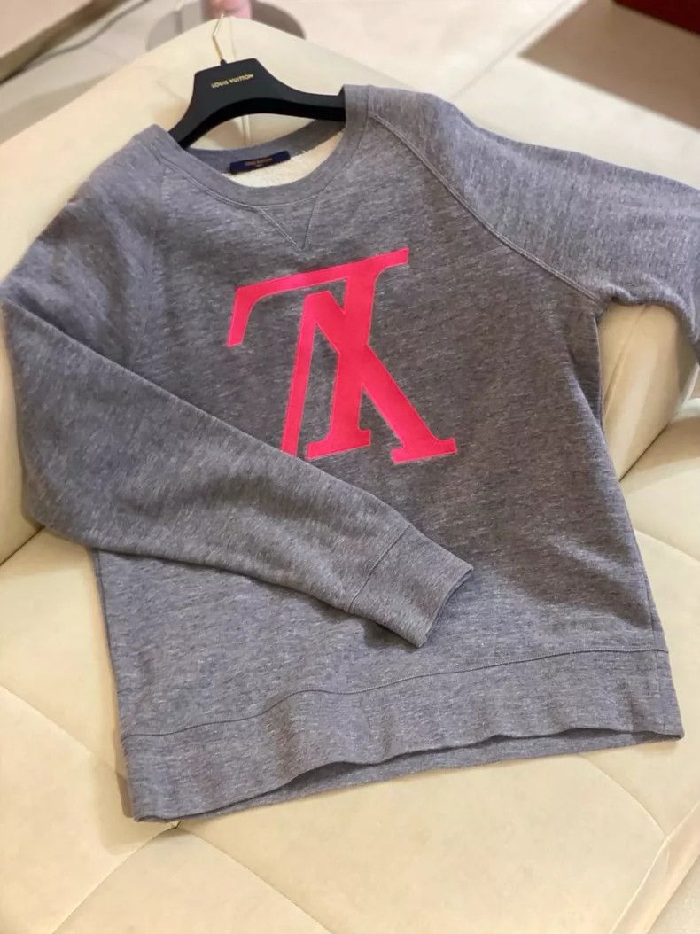 Louis Vuitton louis vuitton Pink inverted letter logo crewneck sweatshir Size US XL / EU 56 / 4 - 1 Thumbnail