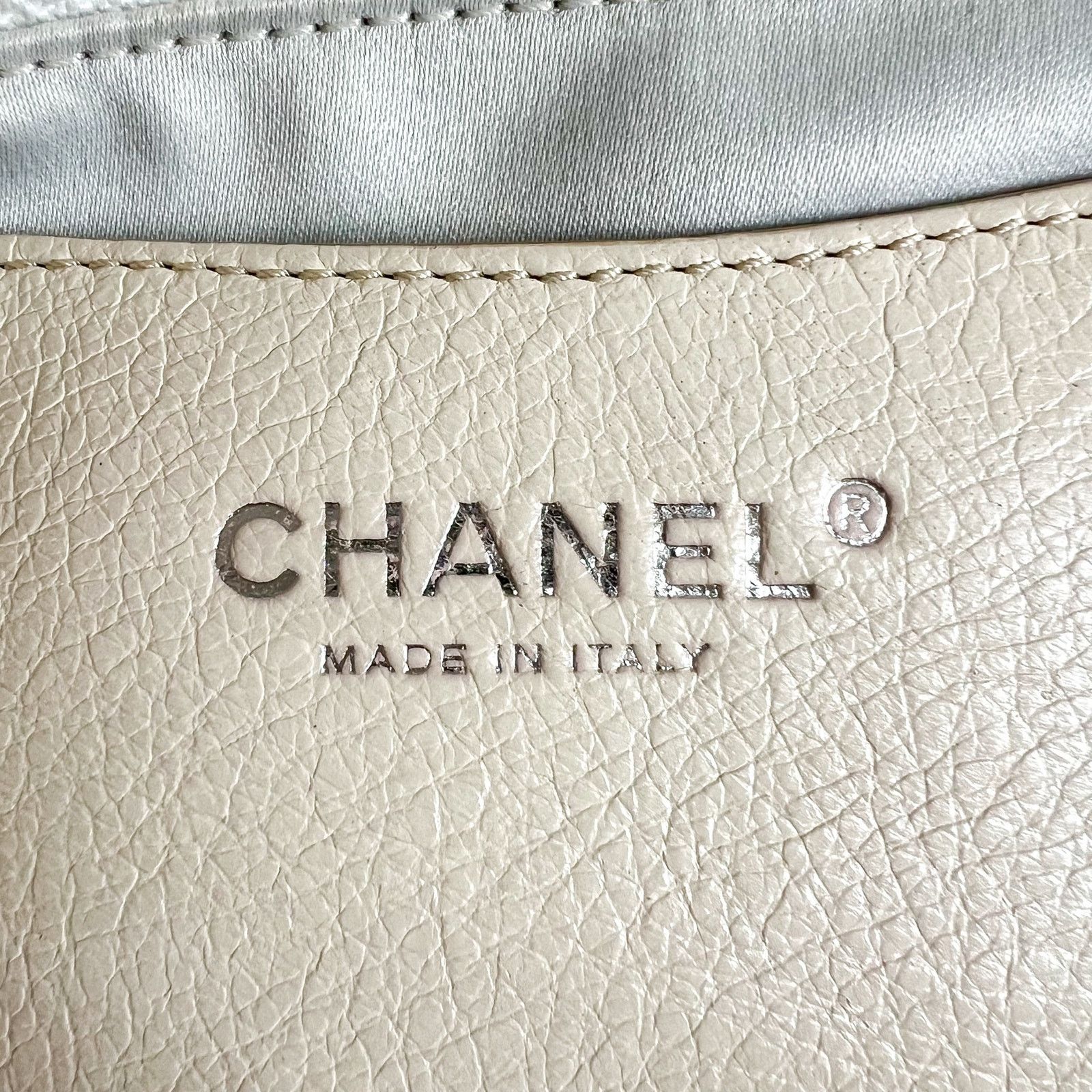 Chanel CHANEL On the Road Cream Leather Large Tote Size ONE SIZE - 8 Thumbnail
