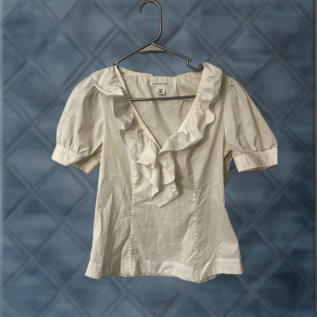 Banana Republic Banana Republic Womens White Blouse V-Neck Button Cuff Front Button Sz 6P Puff Sleeve Ruffle Casual Workwear 67% Cotton 29% Polyester 4% Spandex Size M / US 6-8 / IT 42-44 - 1 Thumbnail