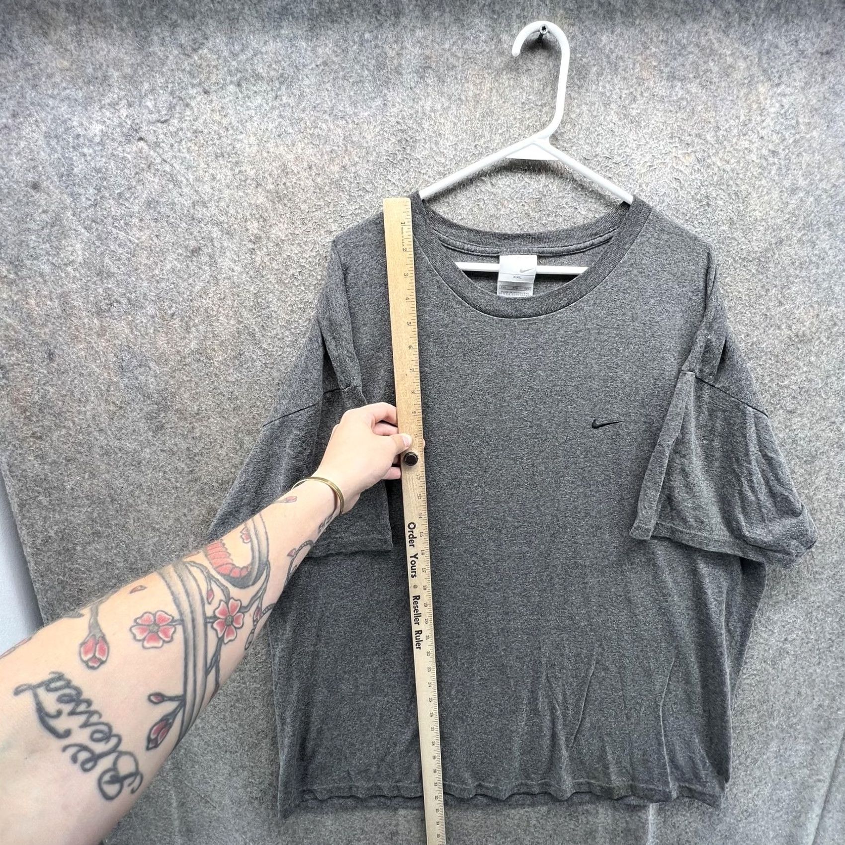 Nike Nike Shirt Mens 2XL Gray Swoosh Logo Basic Crewneck Athletic Casual Tee Size US XXL / EU 58 / 5 - 4 Thumbnail