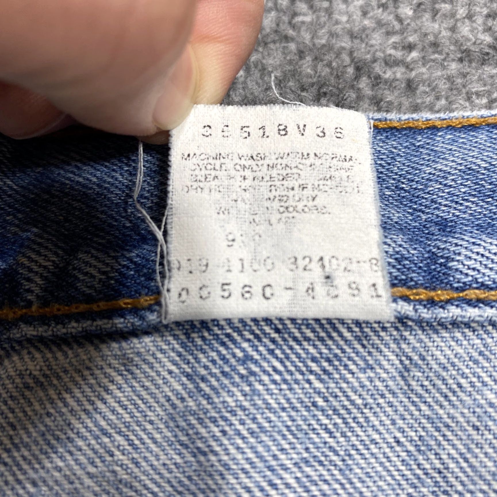 Levi's VINTAGE Levi's 560 Jeans Mens 38x30 Light Wash Blue Relaxed Tapered Denim USA Jeans Mens 38x30 Light Wash Blue Relaxed Tapered Denim USA Size US 38 / EU 54 - 6 Thumbnail