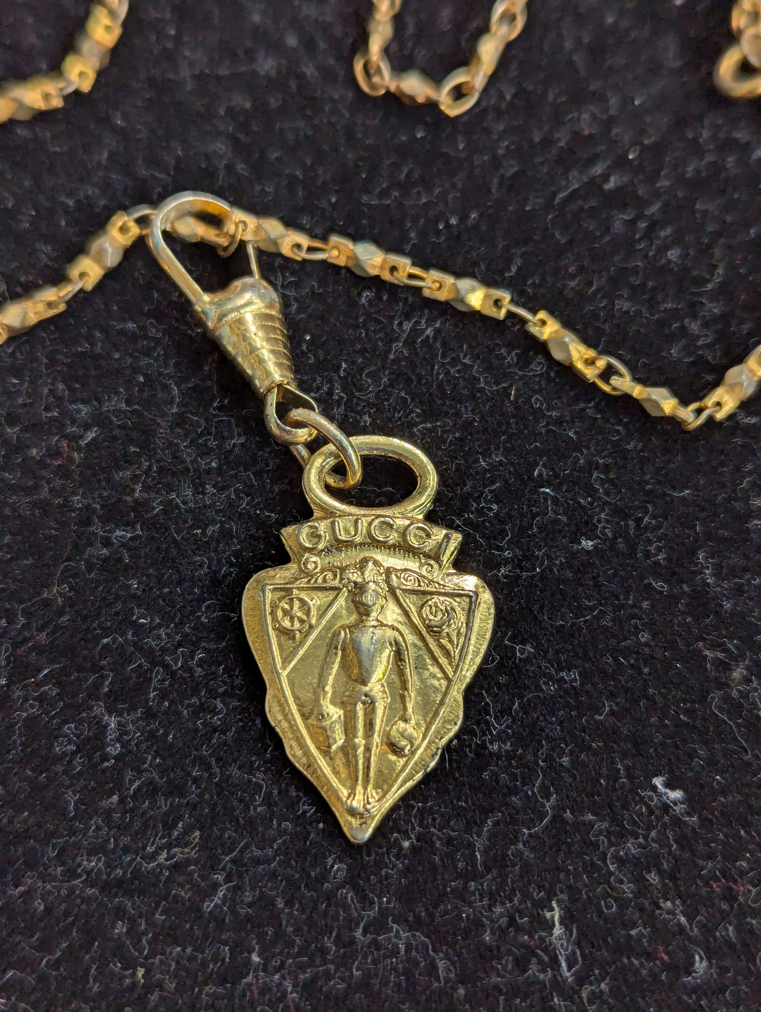 Jewelry Vintage Gucci Crest Armored Medieval Knight Pendant Necklace Size ONE SIZE - 2 Thumbnail