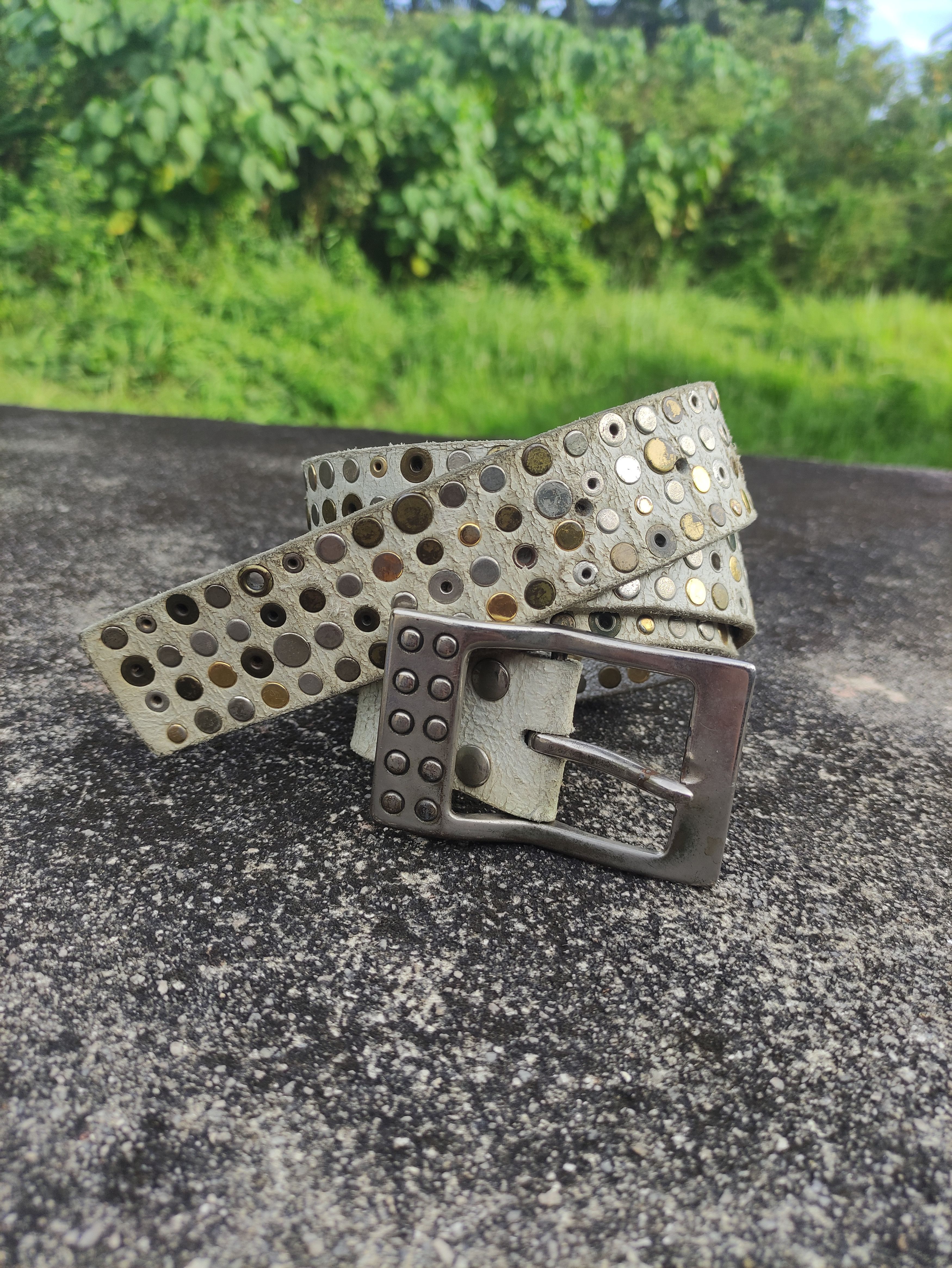 Leather VINTAGE STUDDED LEATHER BELT UNBRAND Size 34 - 1 Thumbnail