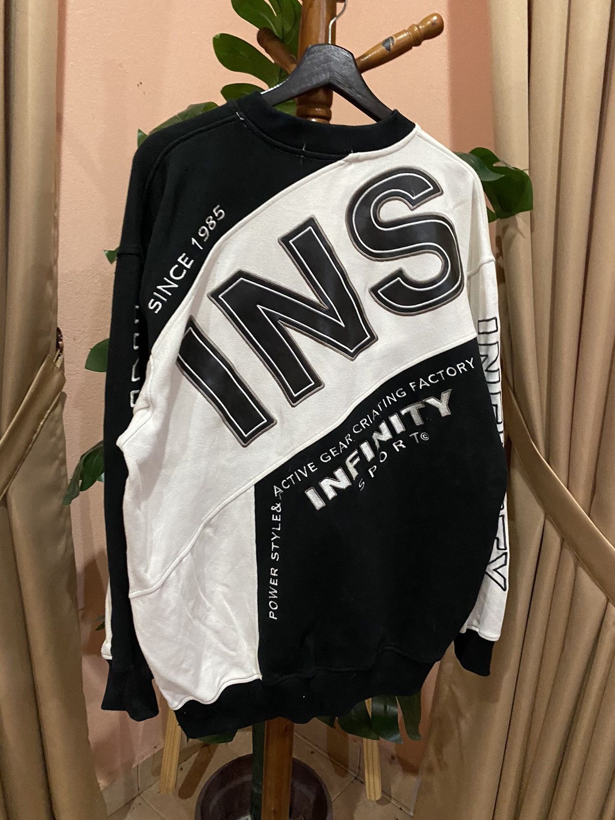 Vintage VINTAGE EMBROIDERED INFINITY SPORTS SWEATSHIRT Size US L / EU 52-54 / 3 - 10 Thumbnail