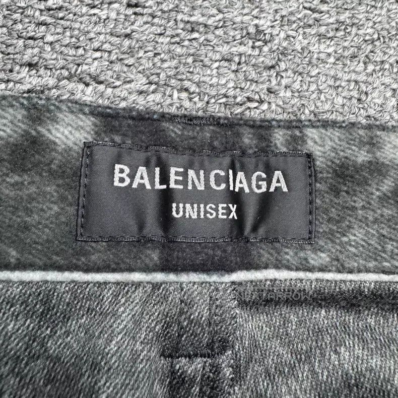Balenciaga Balenciaga Size S Aged fleece casual pants Size US 27 - 2 Thumbnail