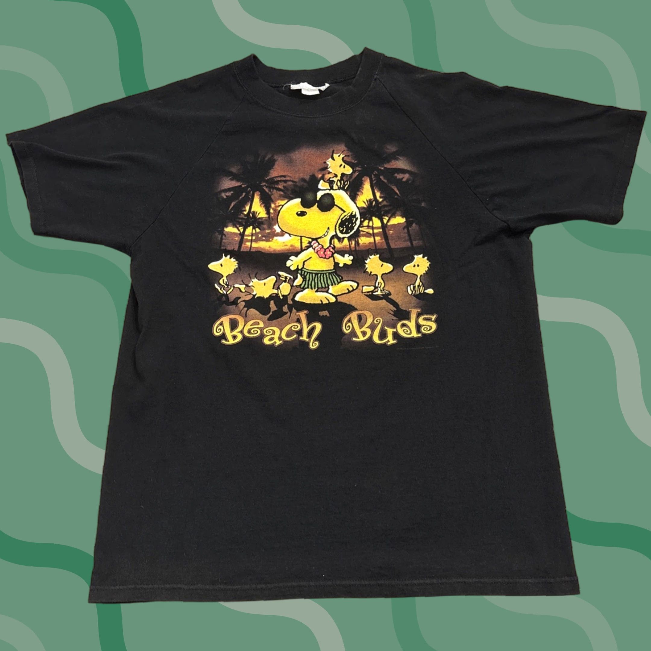 Vintage VINTAGE Peanuts Snoopy Woodstock Beach T-Shirt Adult Large Black Mens Size US L / EU 52-54 / 3 - 1 Thumbnail