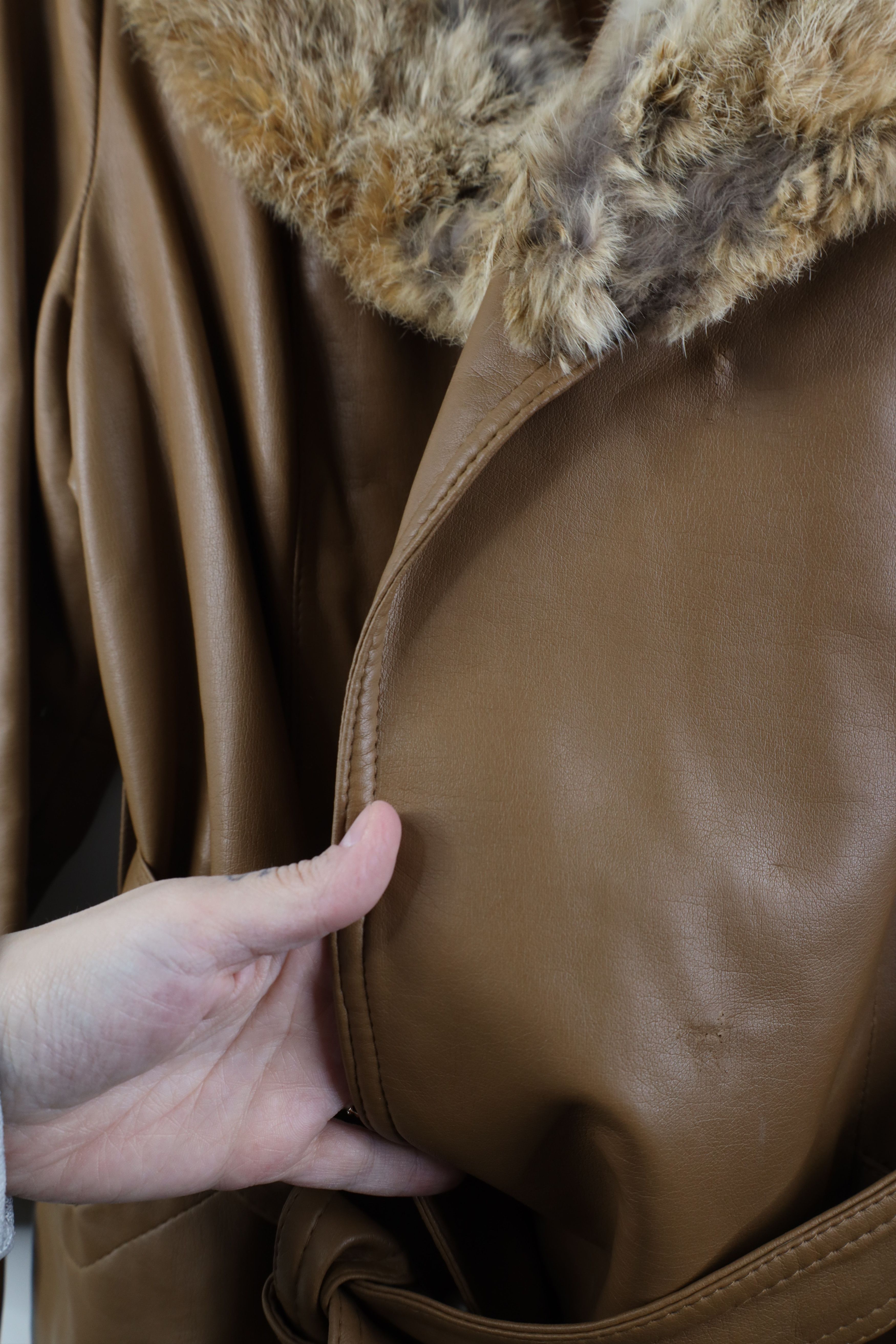 Vintage Vintage 70s Streetwear Fur Collar Faux Leather Belted Coat Size XXL / US 16-18 / IT 52-54 - 5 Thumbnail